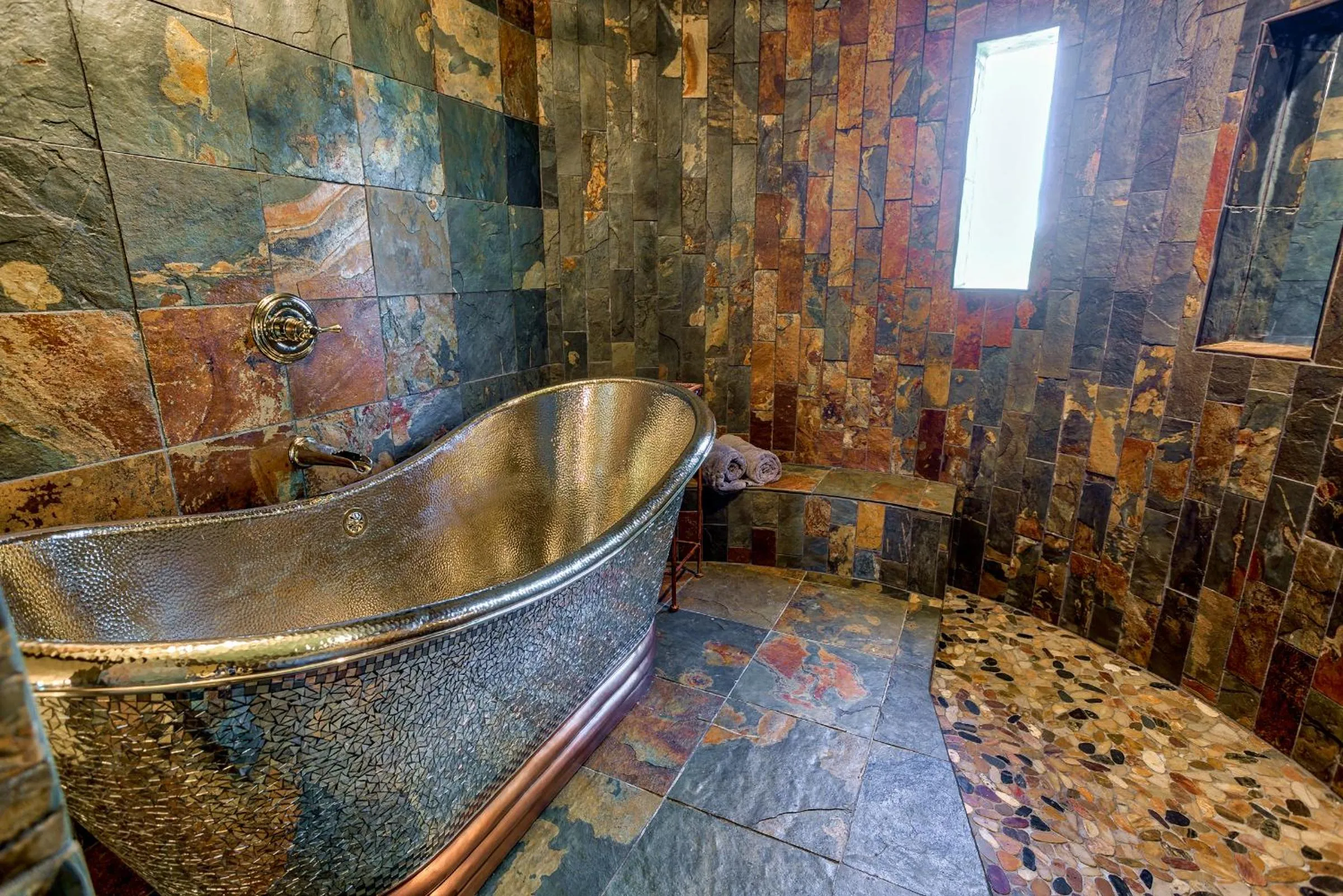 Bathroom in Hope Inn Redding