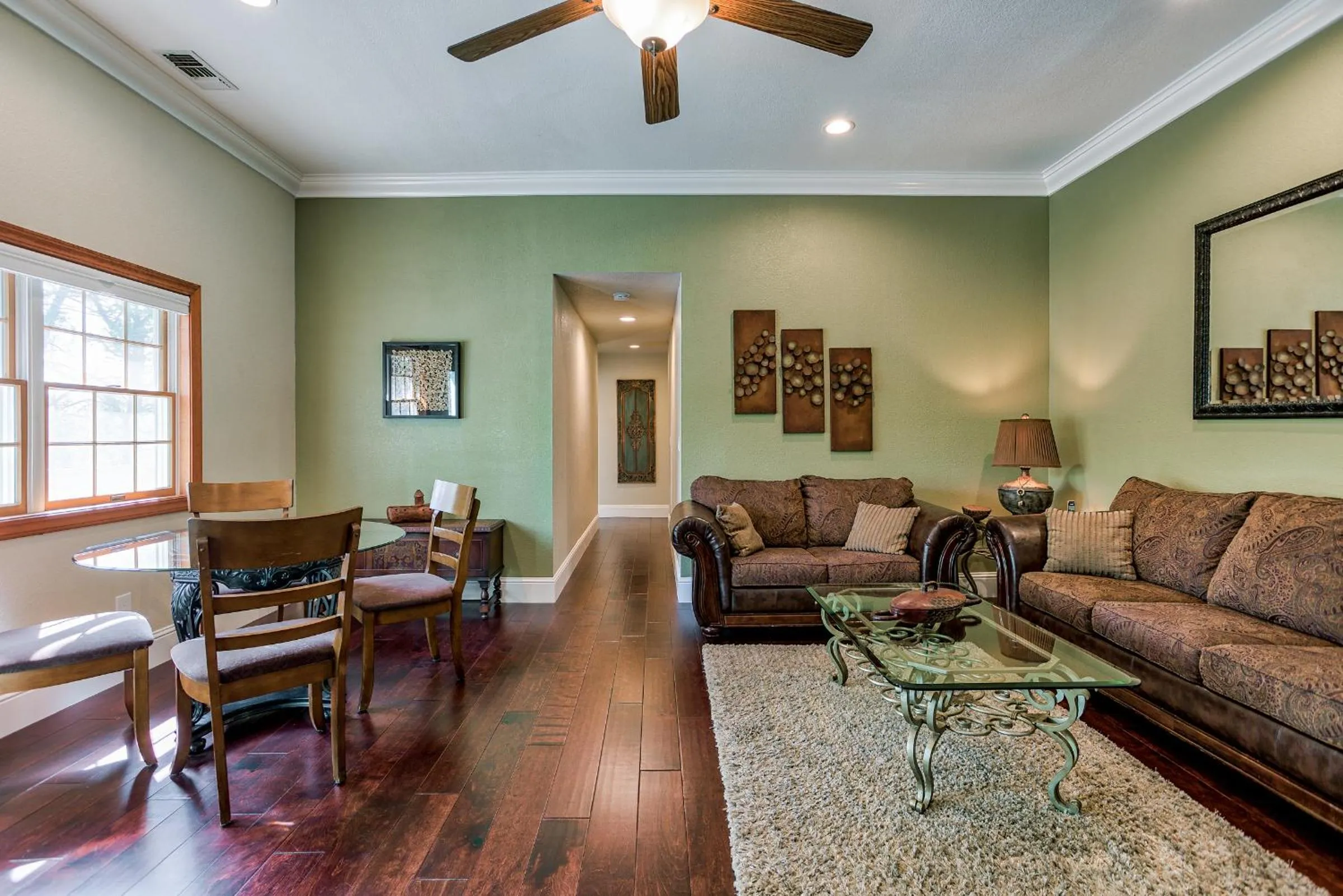 Living room in Hope Inn Redding