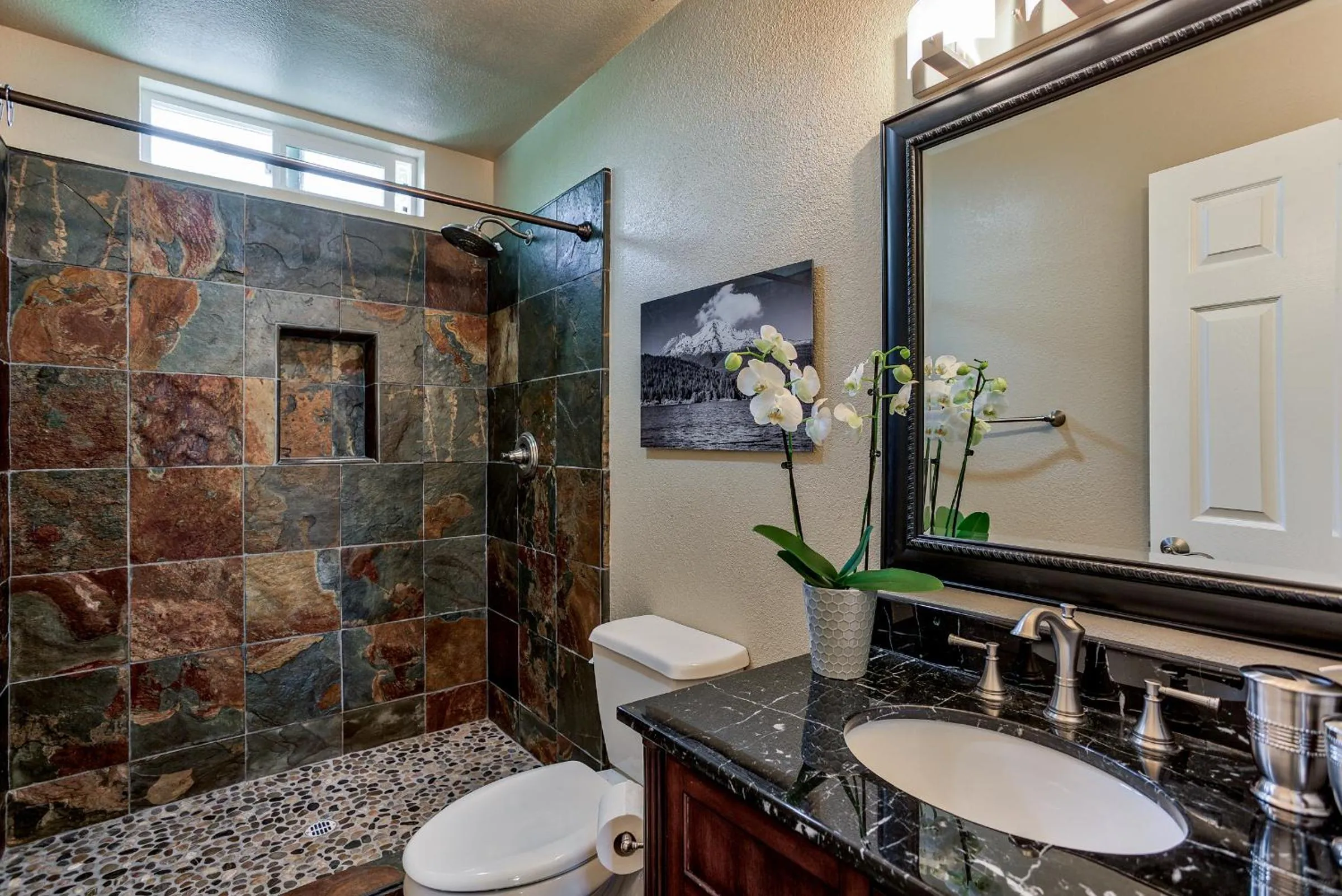 Bathroom in Hope Inn Redding