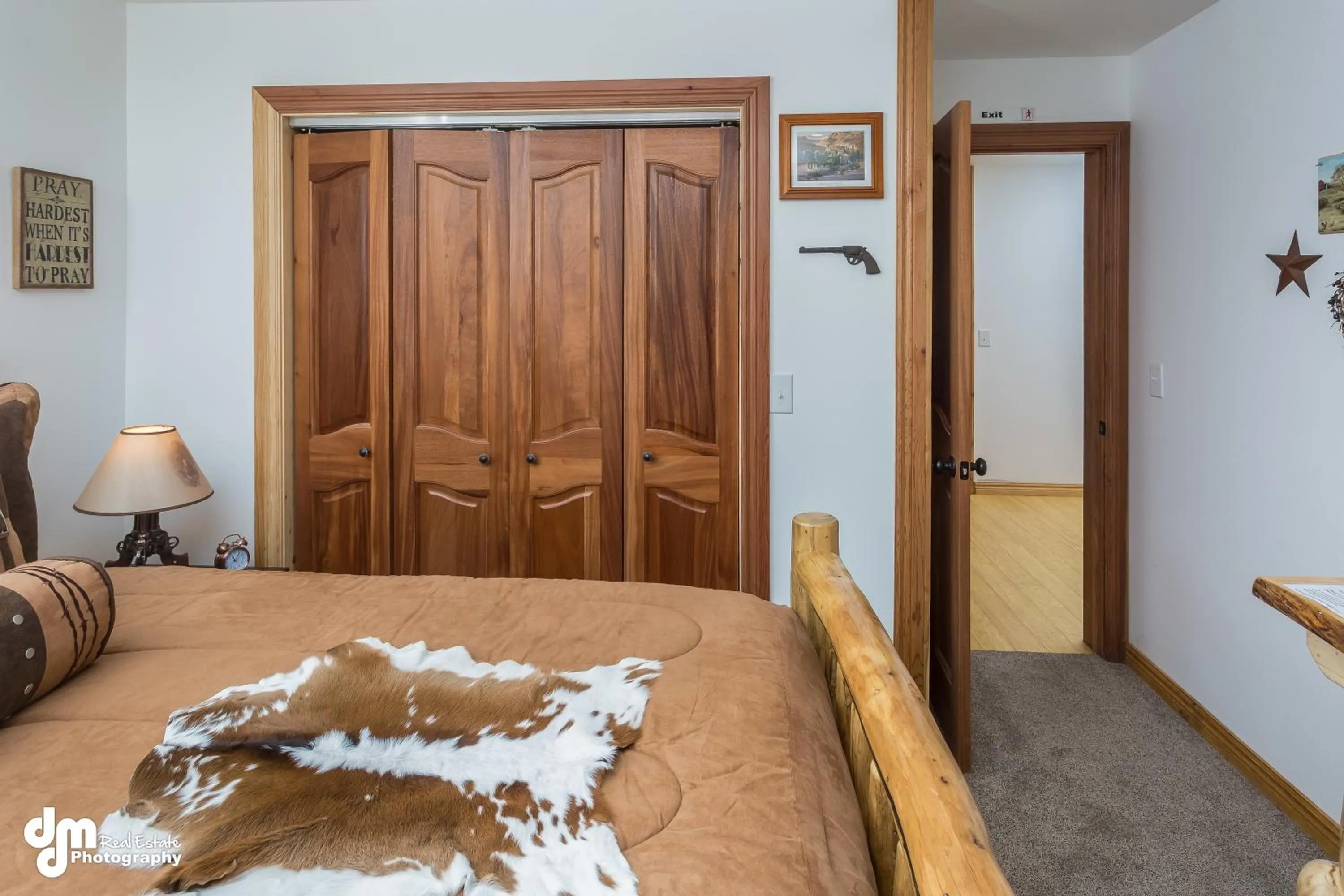 Bedroom, Bed in Alaska Knotty Pine B&B