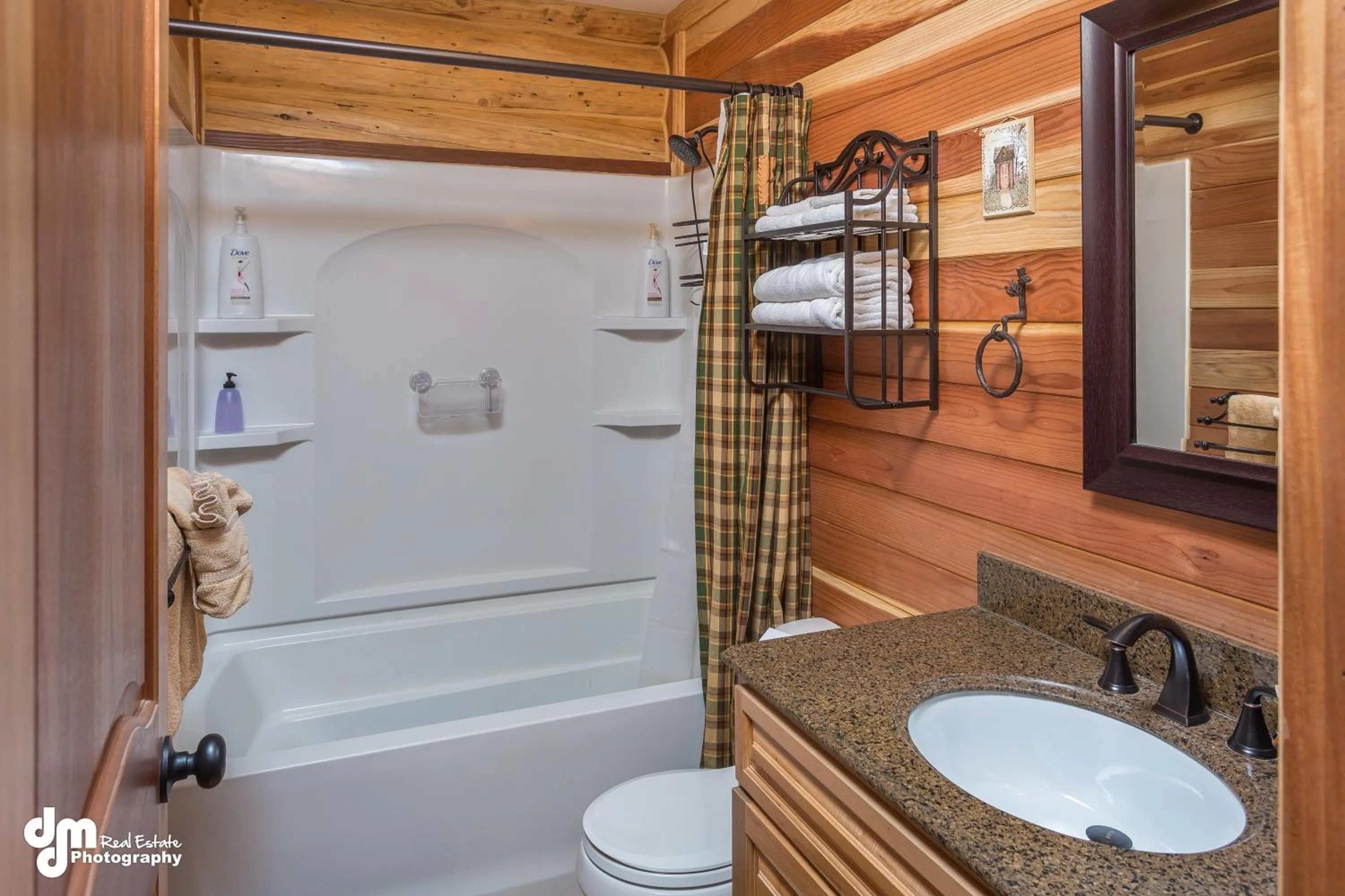 Bathroom in Alaska Knotty Pine B&B