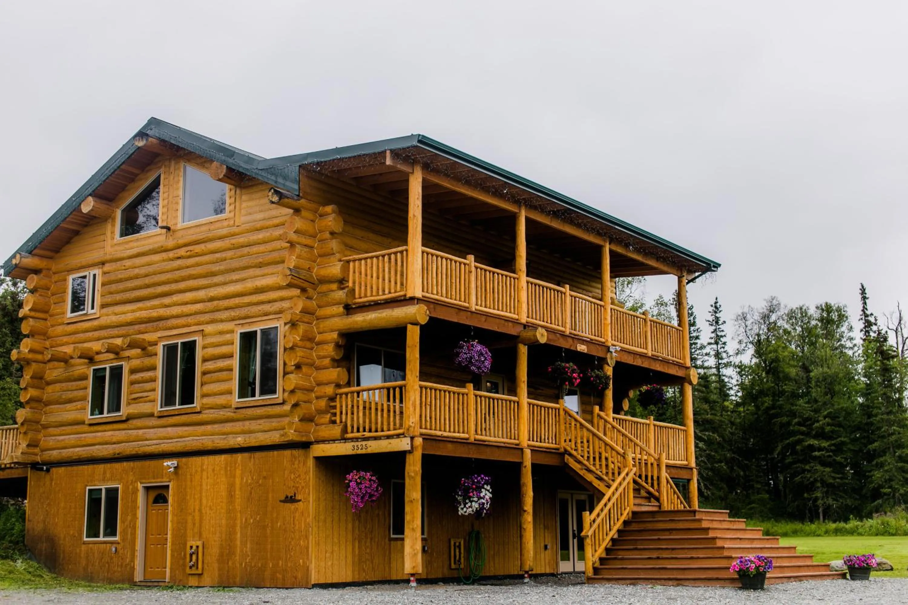 Facade/entrance in Alaska Knotty Pine B&B