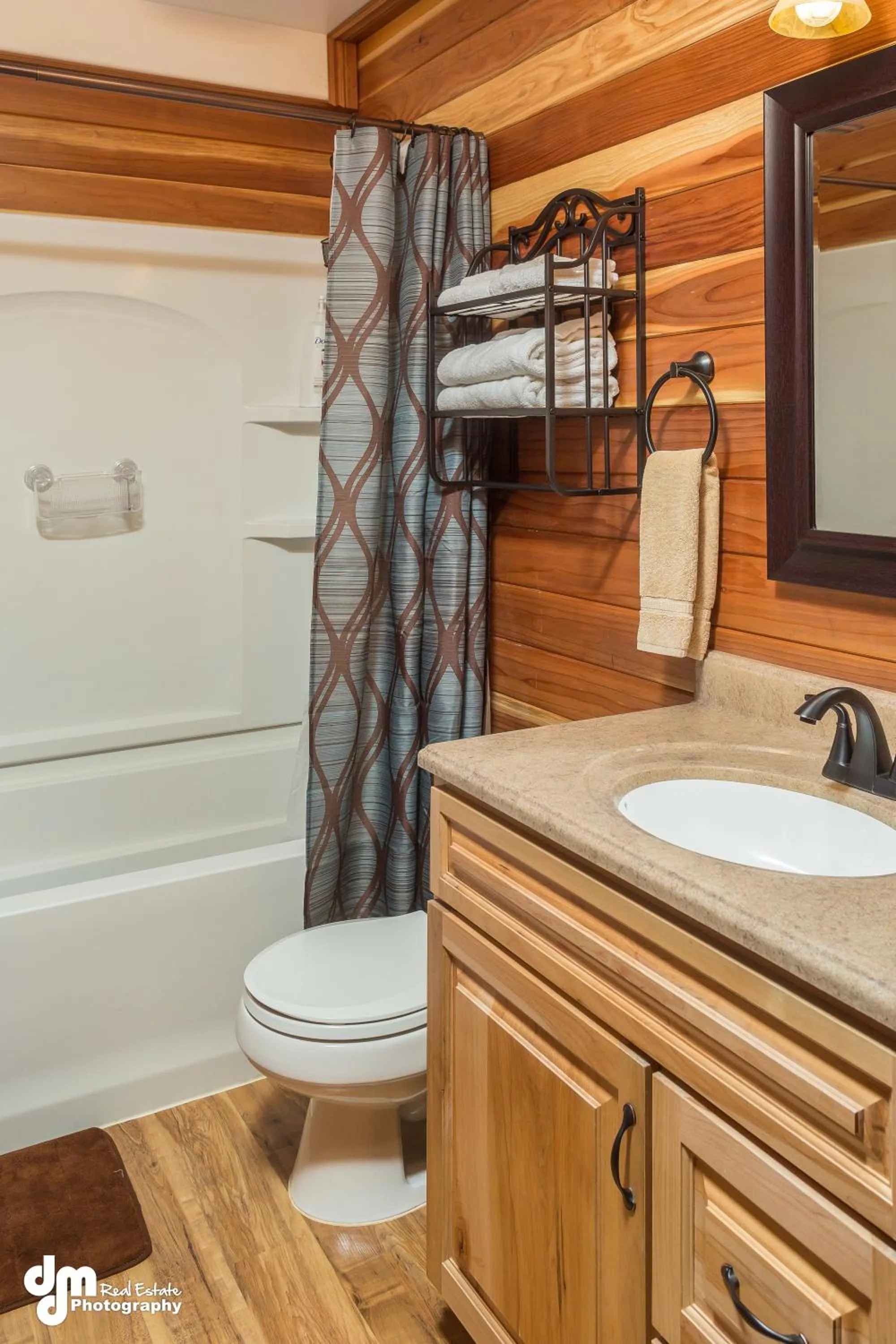 Bathroom in Alaska Knotty Pine B&B