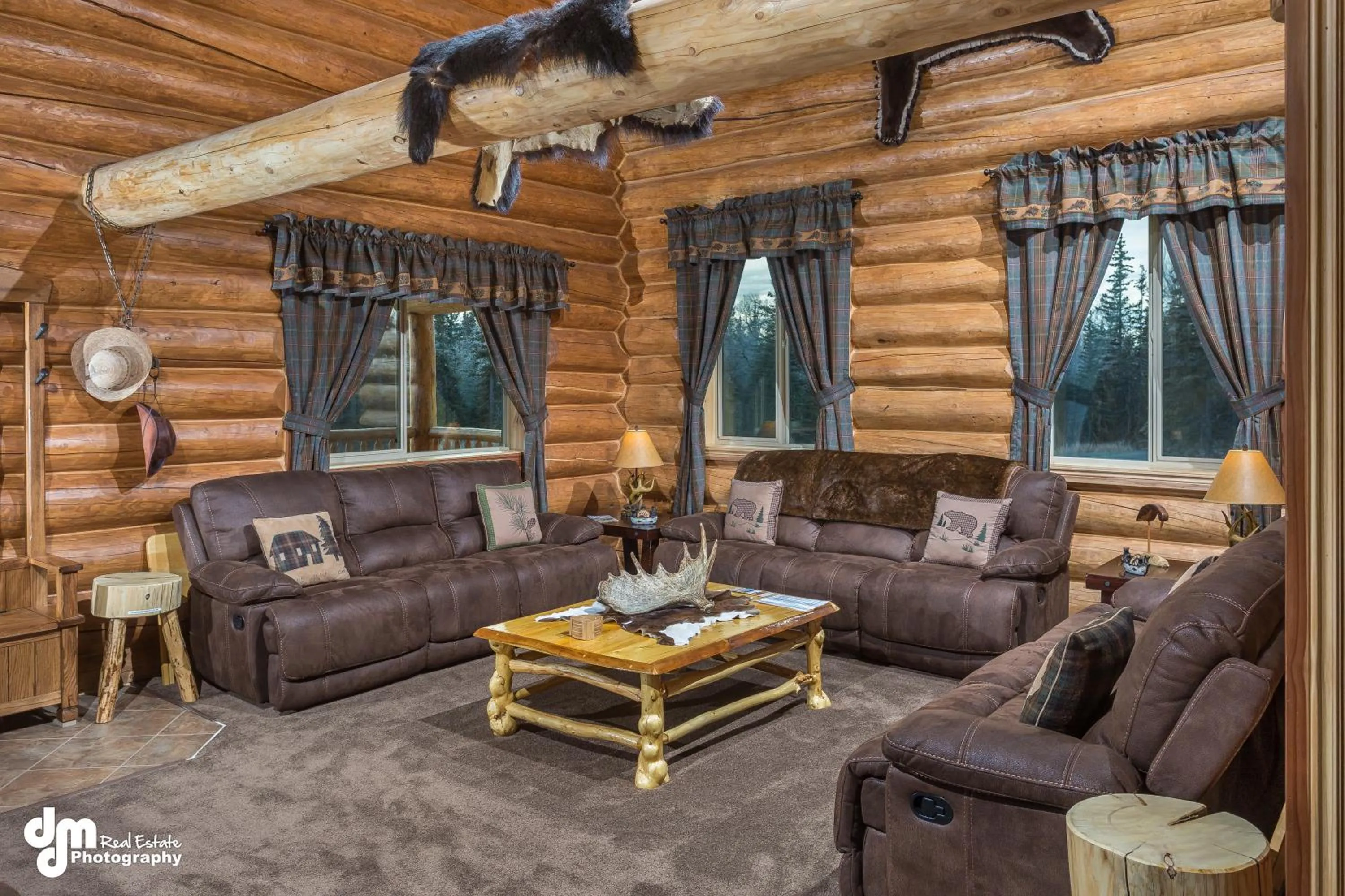 Living room in Alaska Knotty Pine B&B