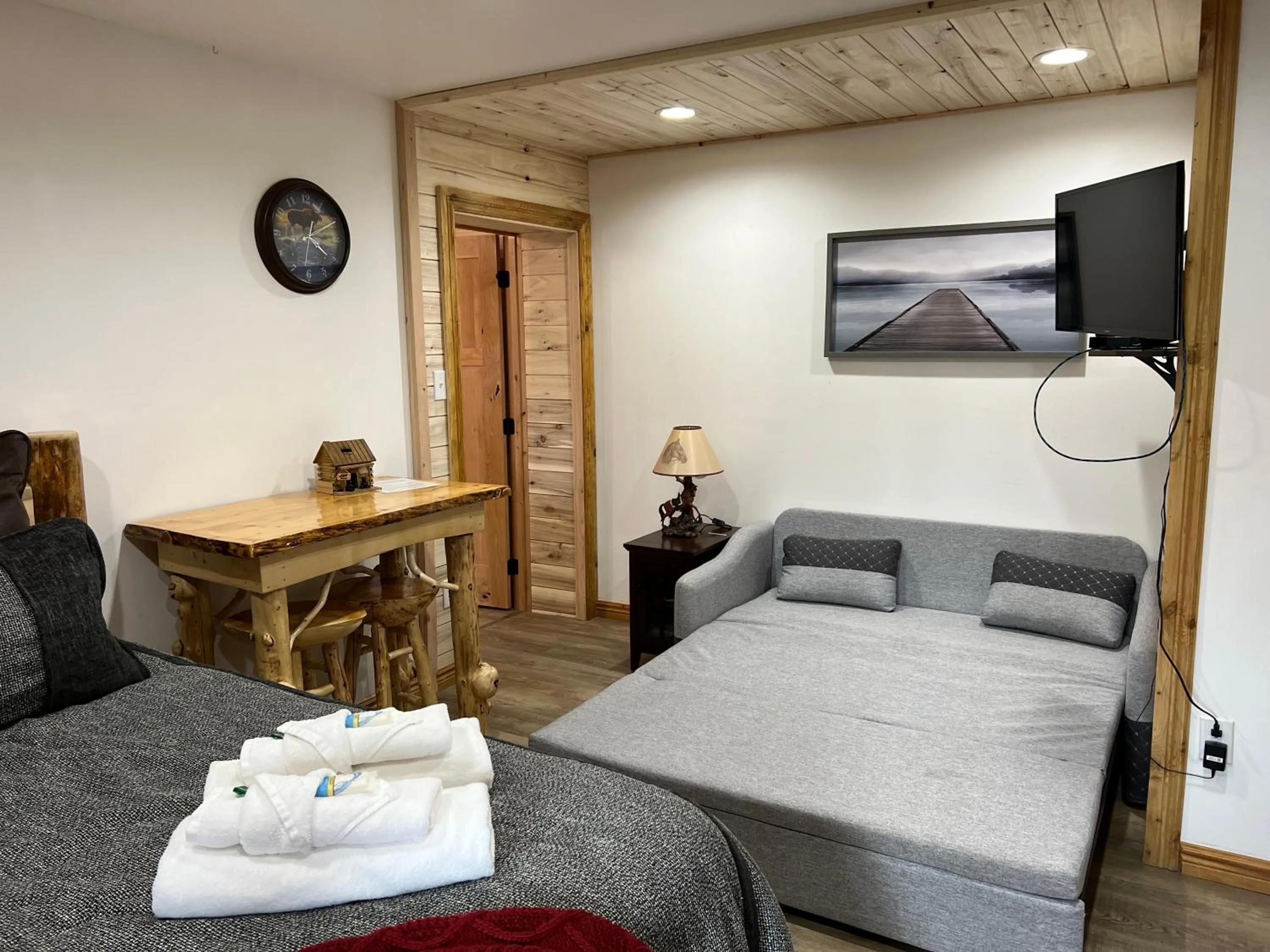 Bedroom, Bed in Alaska Knotty Pine B&B