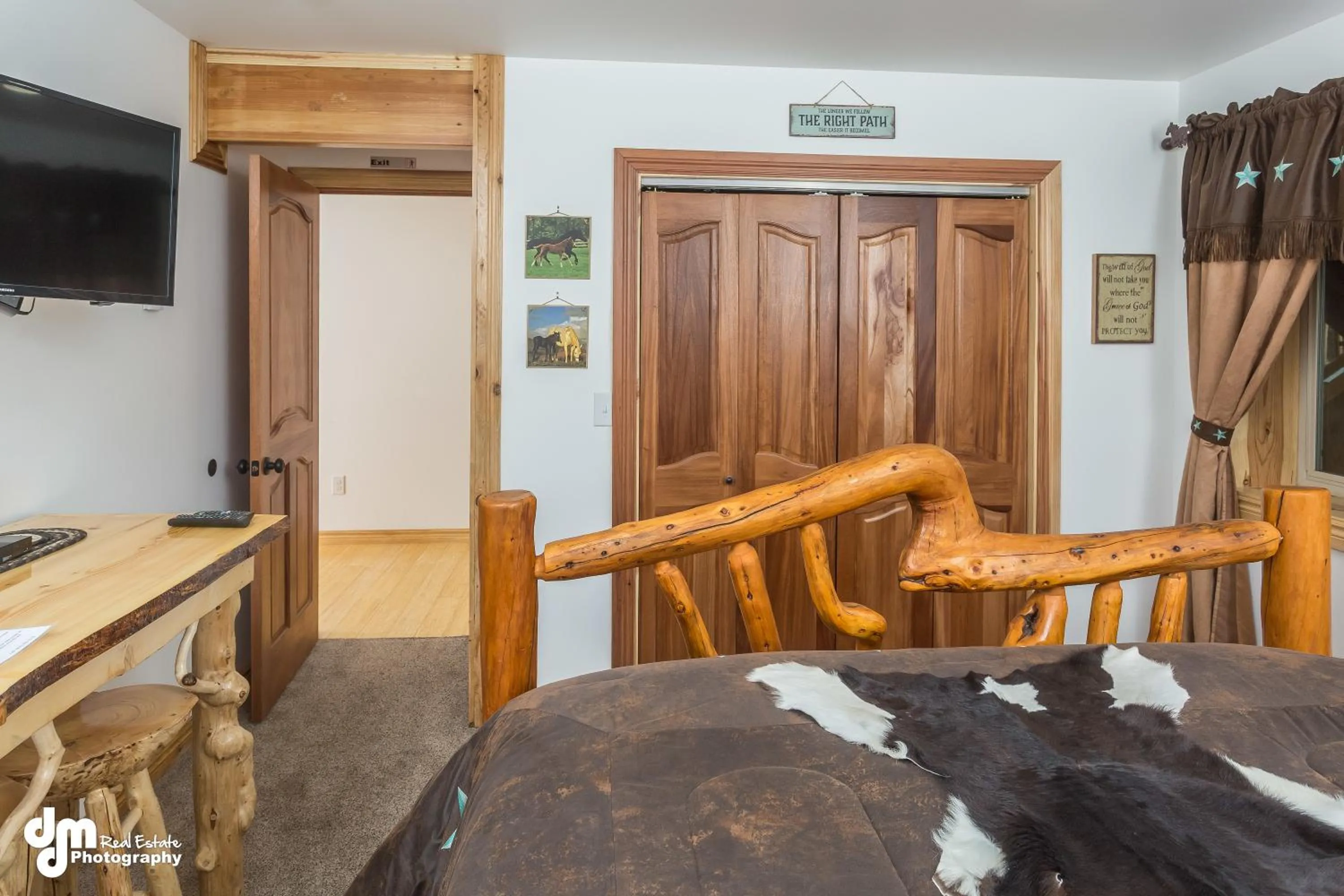 Bedroom, Bed in Alaska Knotty Pine B&B