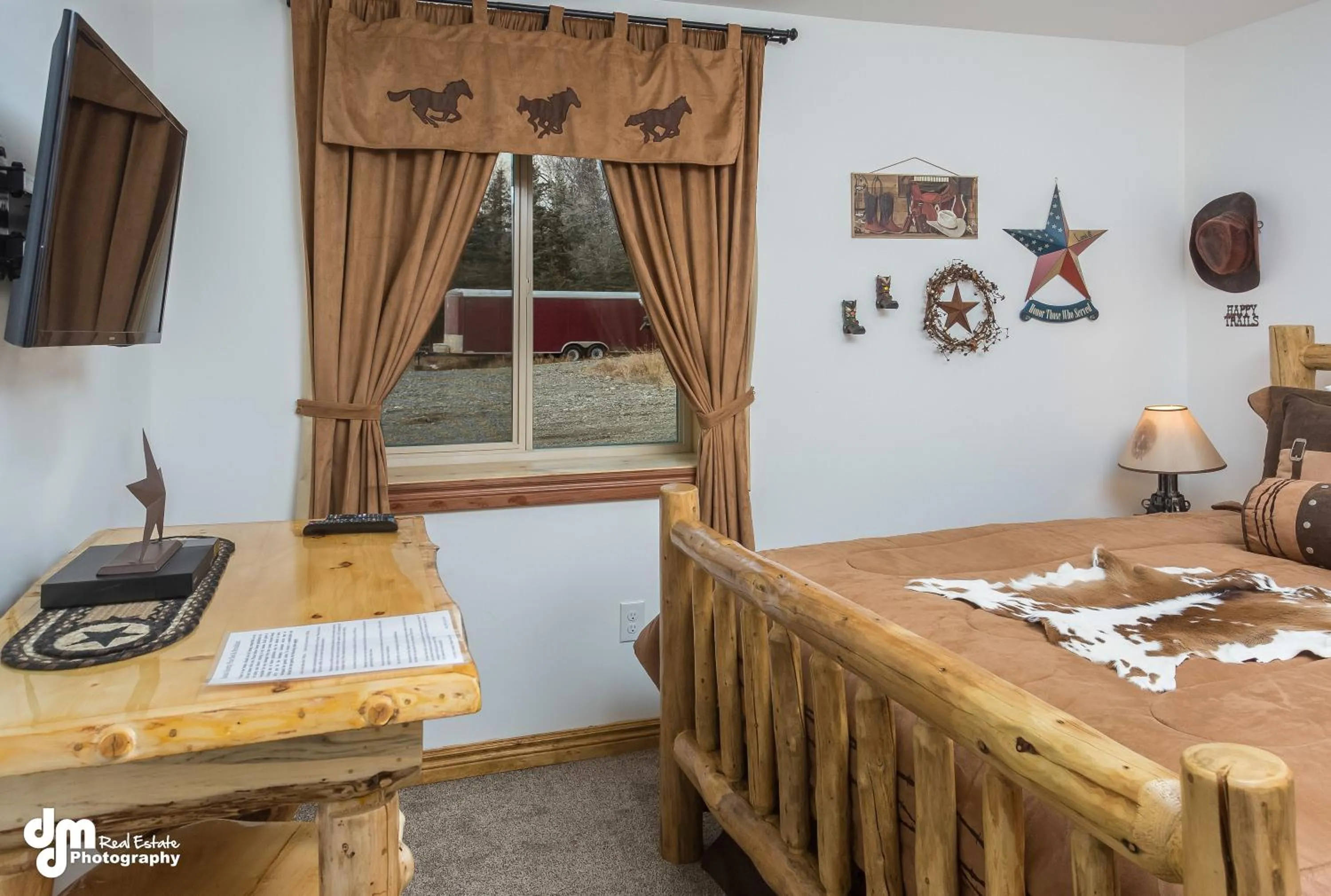Bedroom in Alaska Knotty Pine B&B