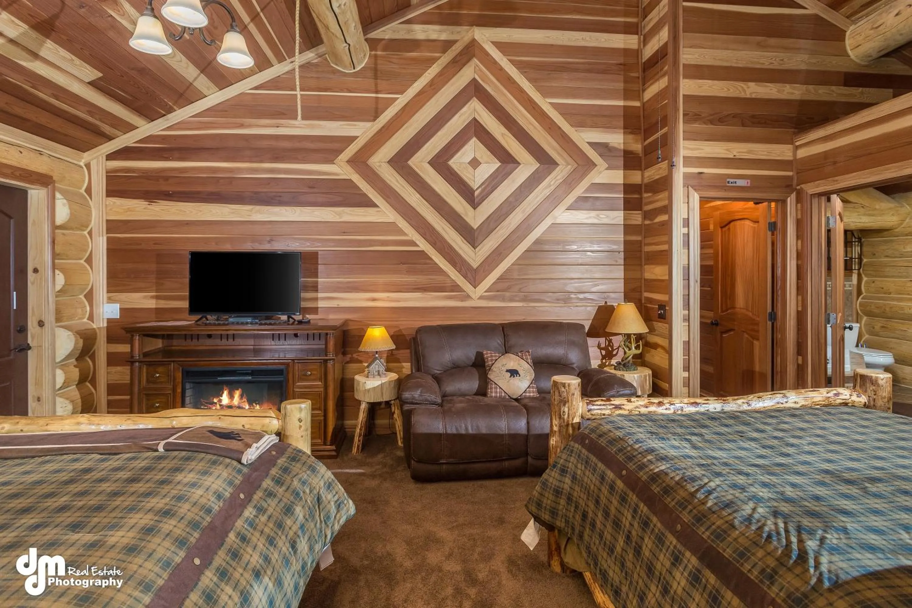 Bedroom, Bed in Alaska Knotty Pine B&B