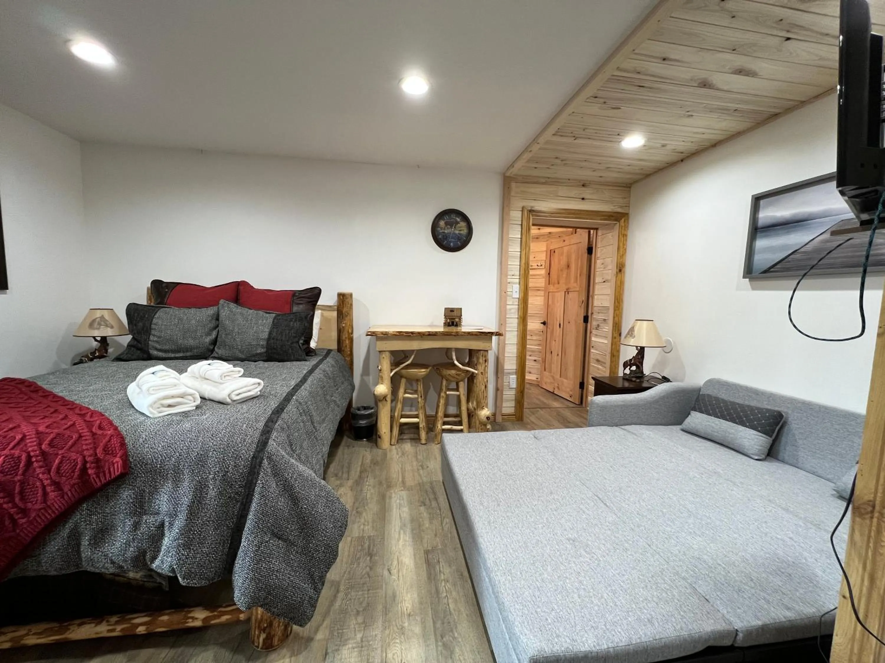 Bedroom, Bed in Alaska Knotty Pine B&B