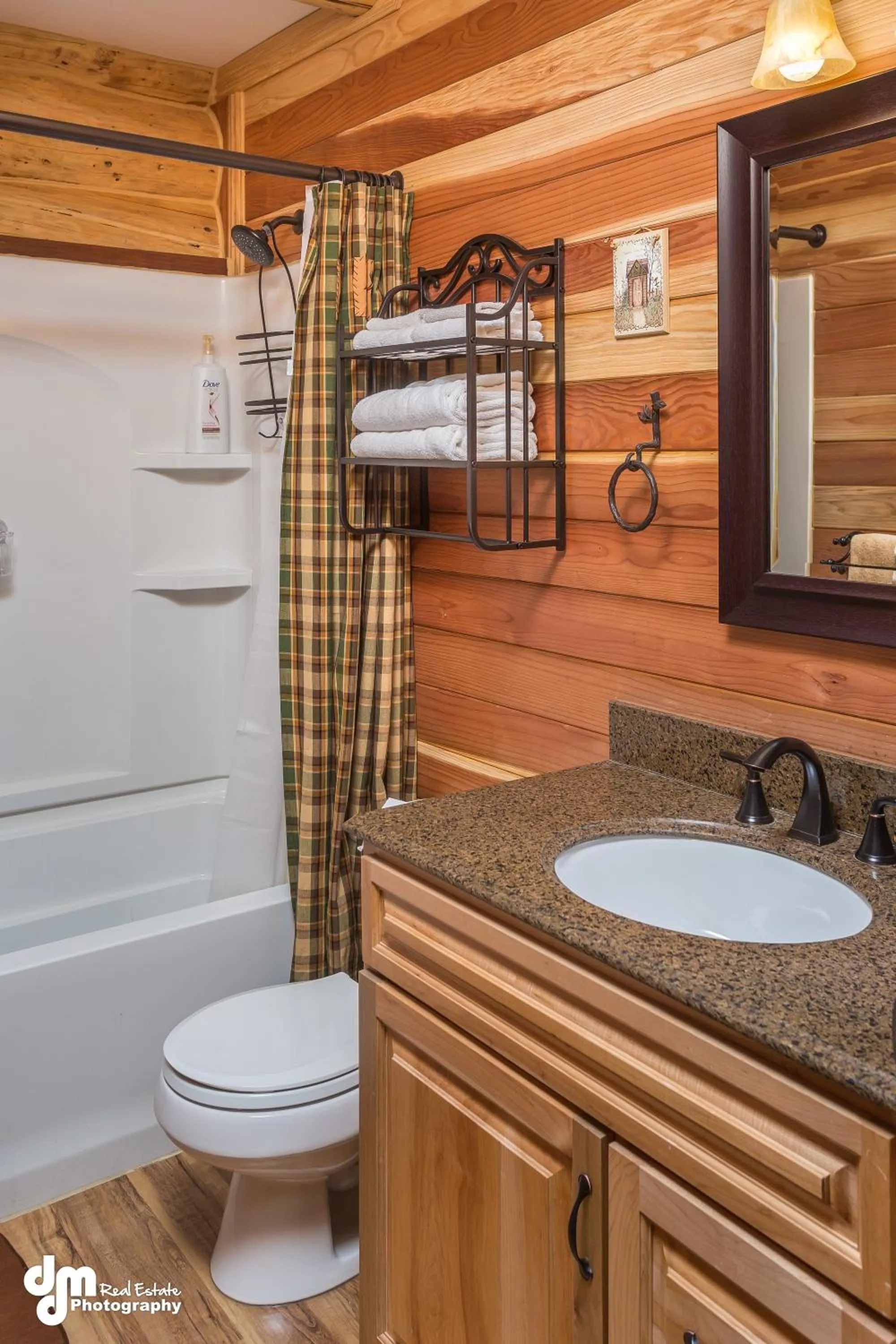 Bedroom in Alaska Knotty Pine B&B