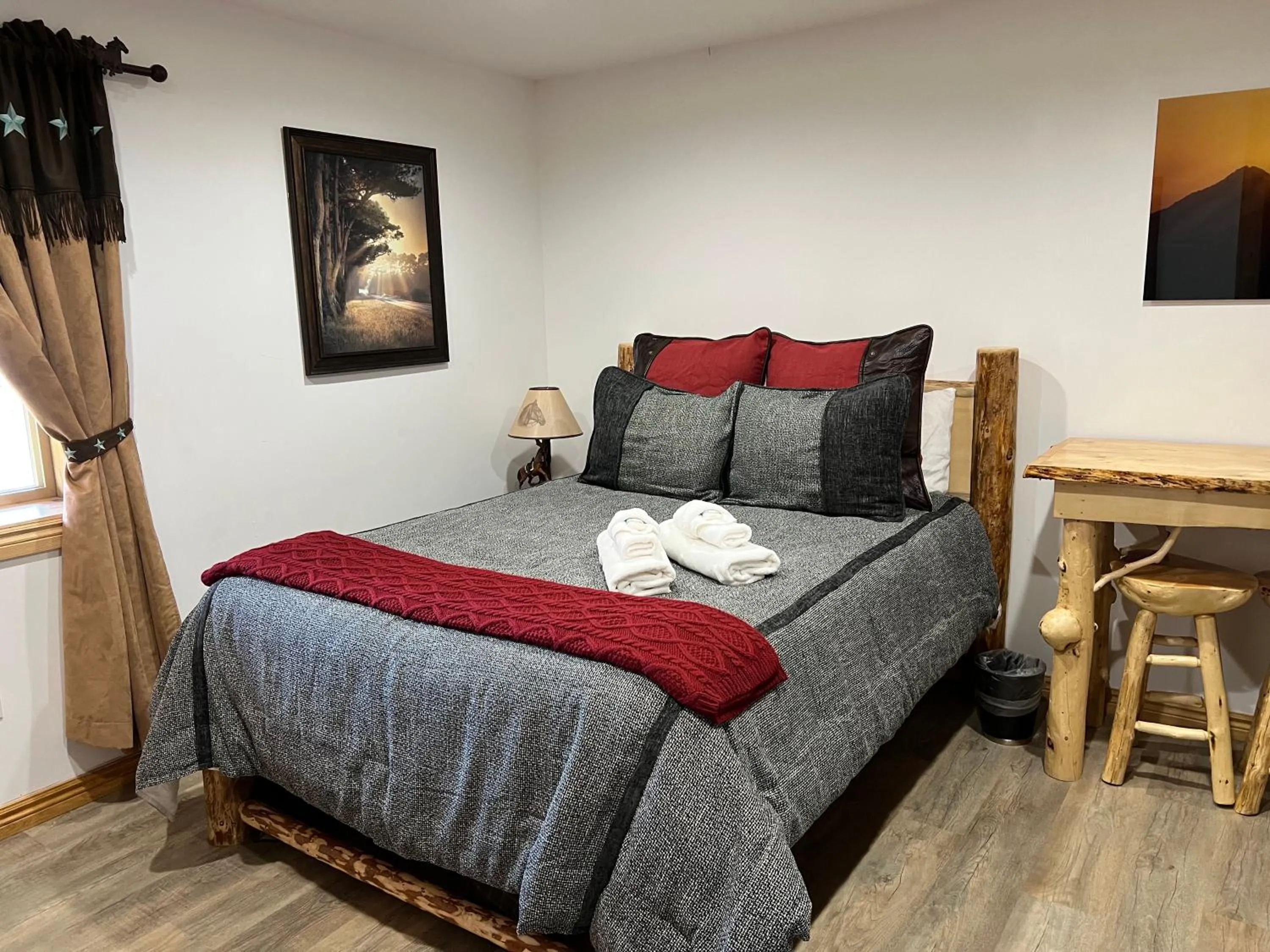 Bedroom, Bed in Alaska Knotty Pine B&B