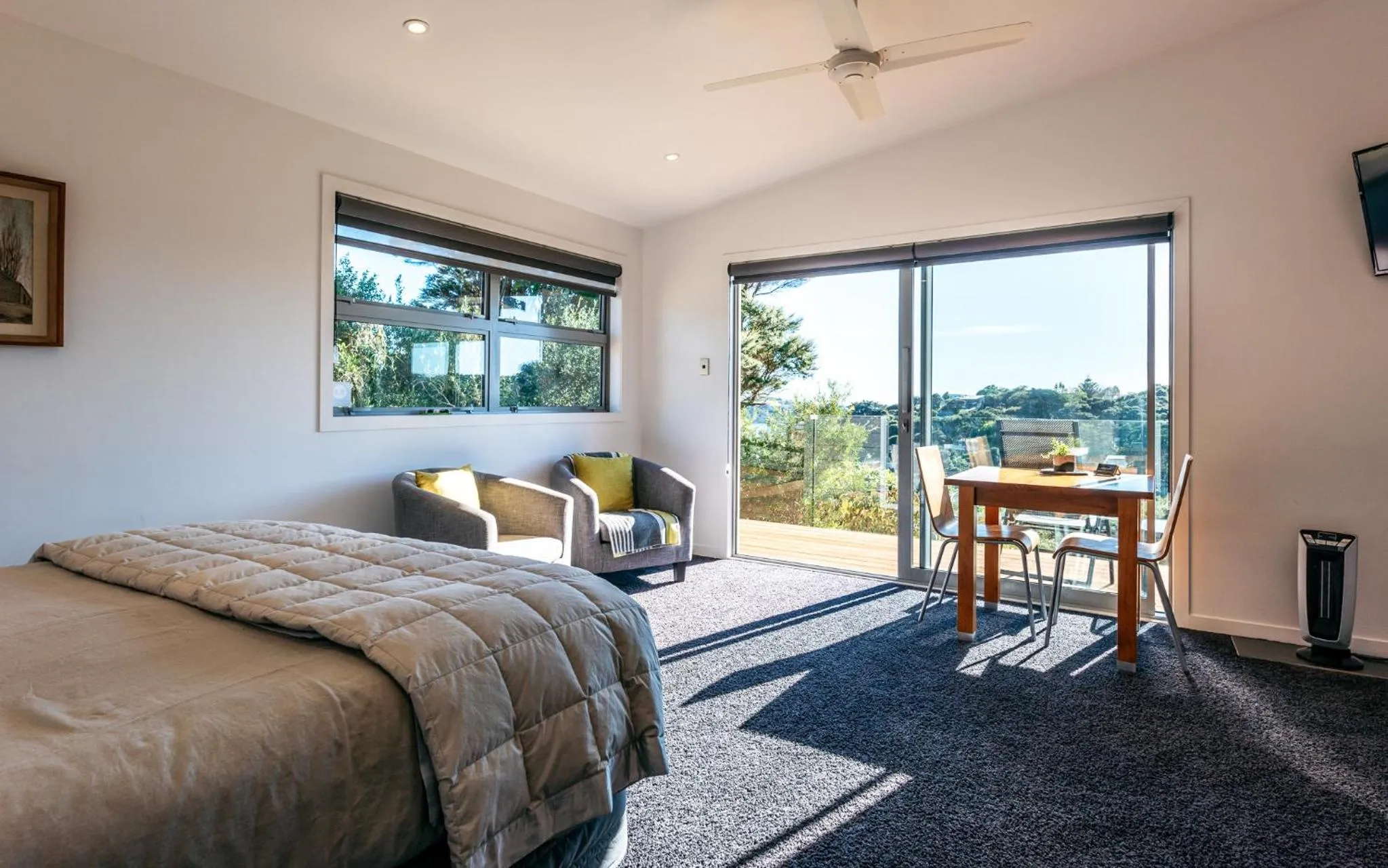 Dining area, Bed in Wild Thyme