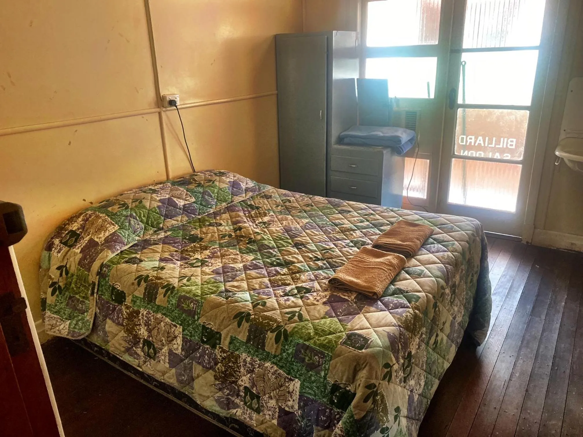 Bed in Royal Carrangarra Hotel