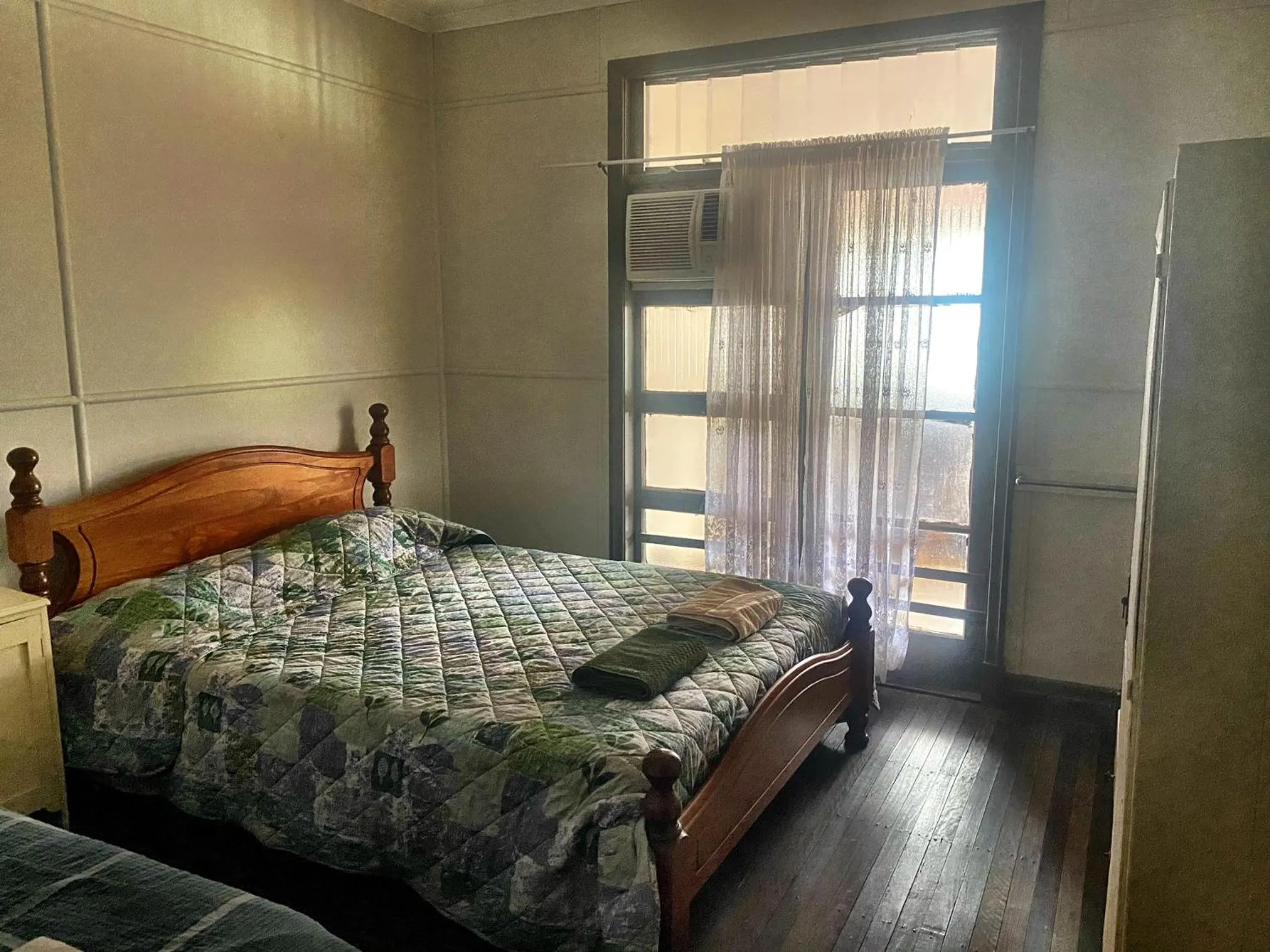 Bed in Royal Carrangarra Hotel