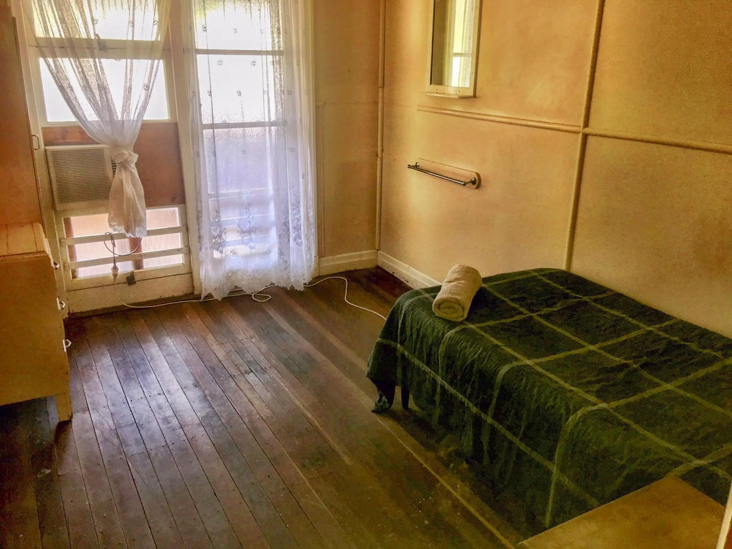 Bed in Royal Carrangarra Hotel