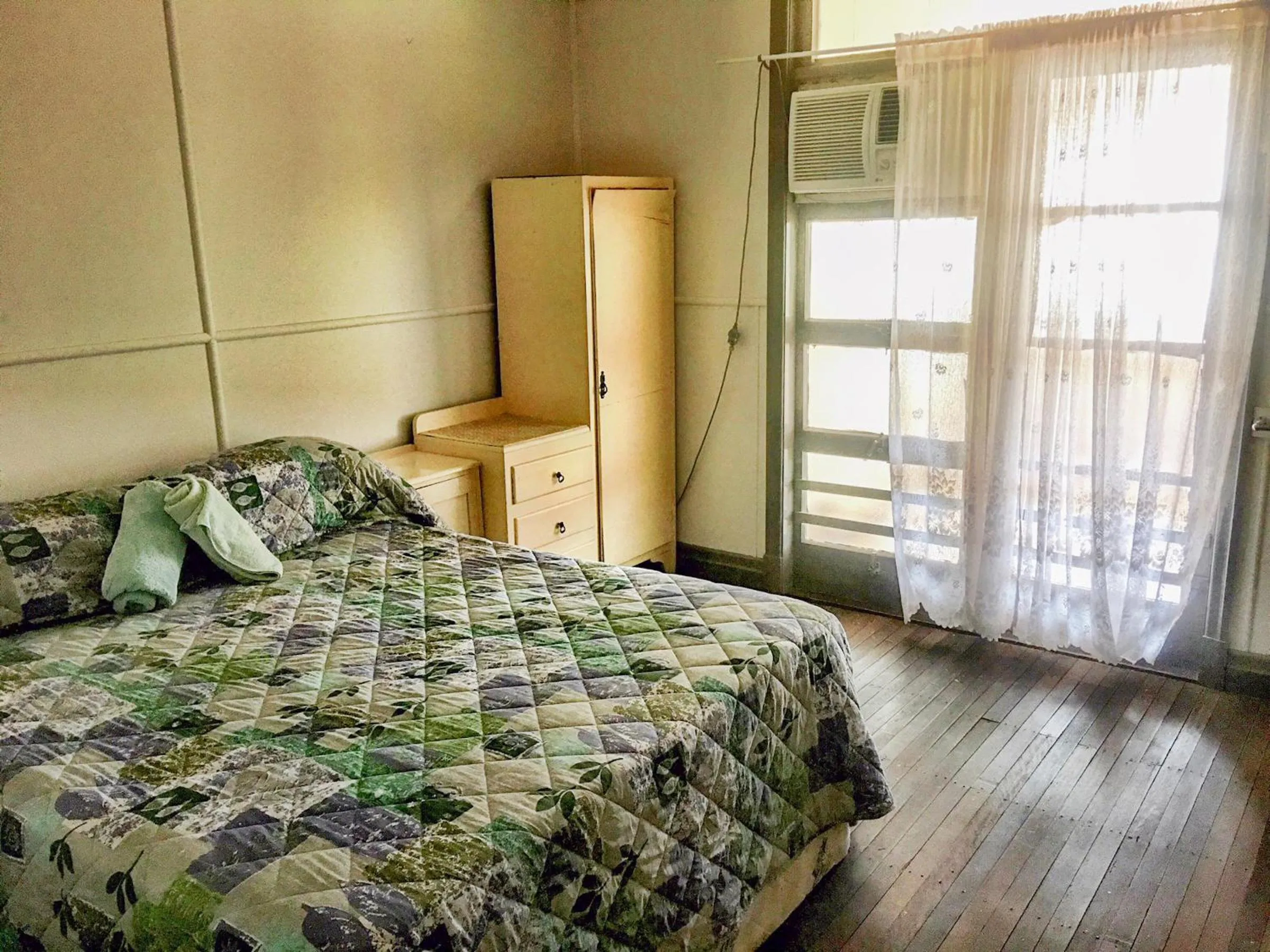 Bed in Royal Carrangarra Hotel