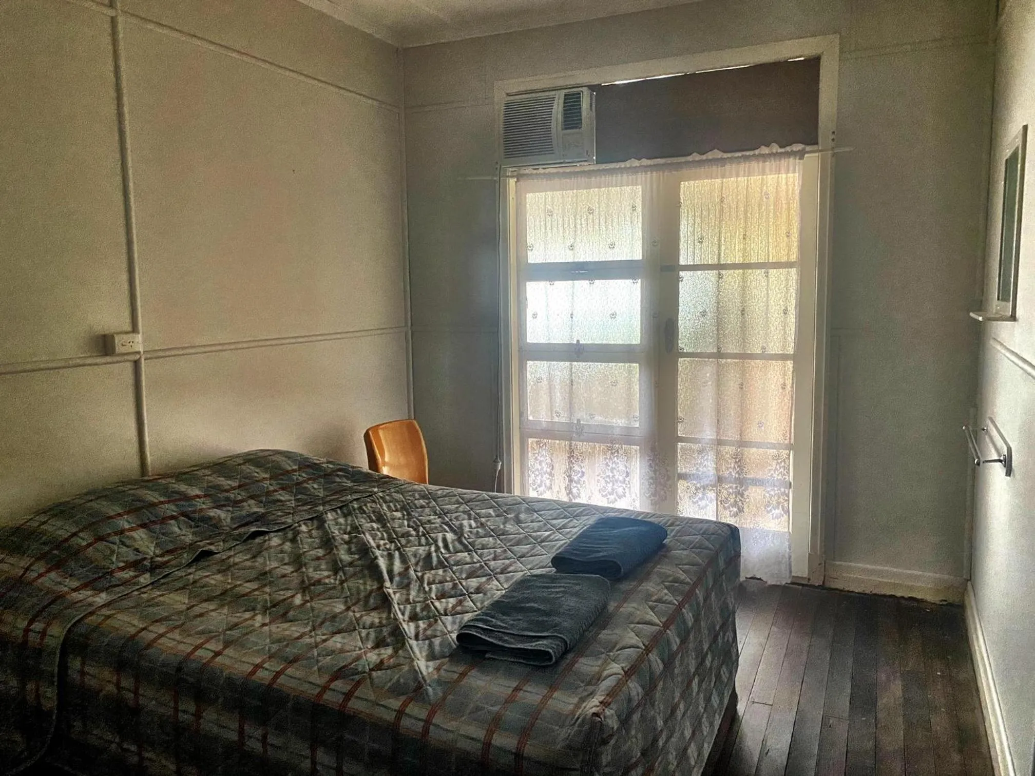 Bed in Royal Carrangarra Hotel