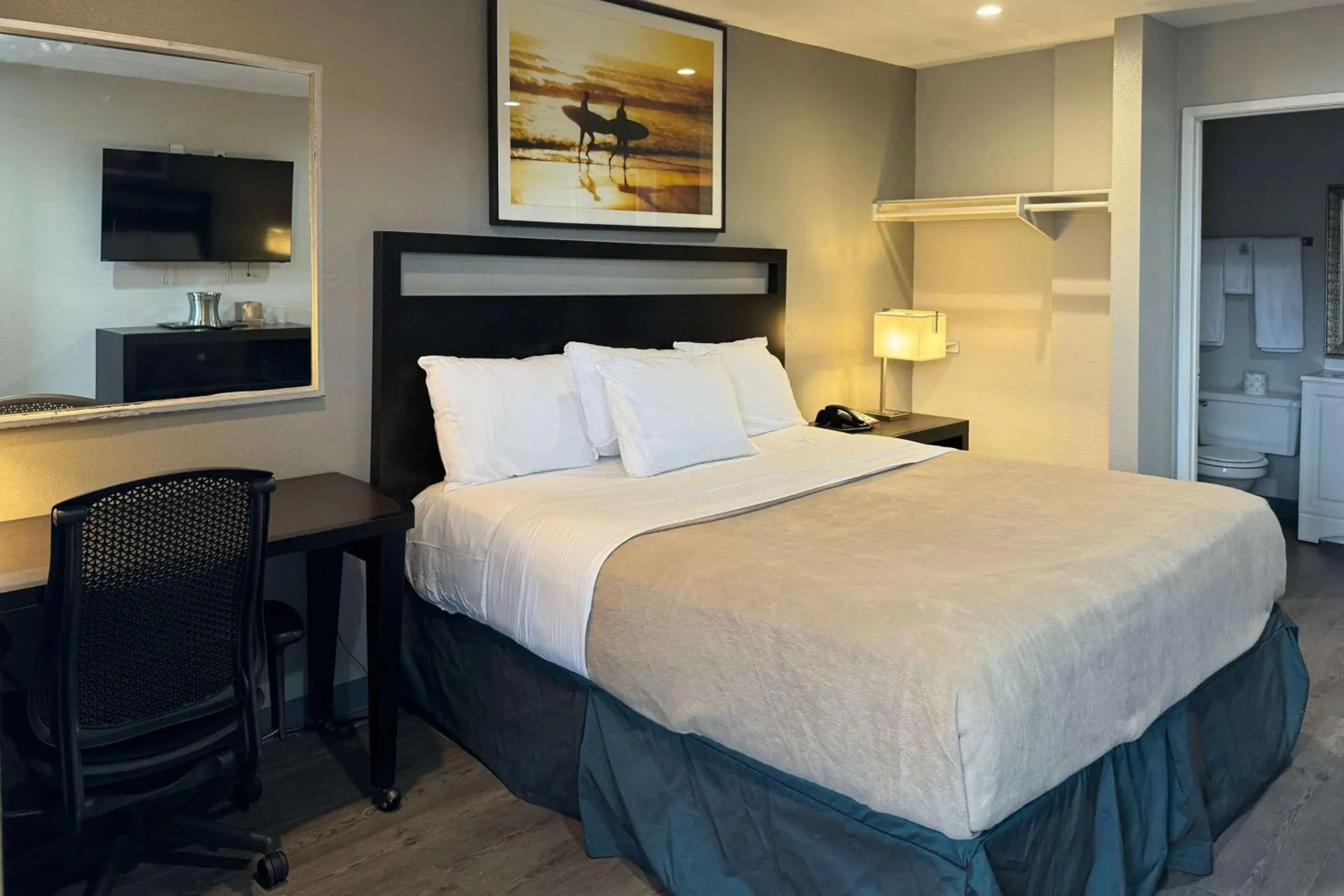 Bedroom, Bed in Rodeway Inn El Cajon - San Diego East Bedroom, Bed in Rodeway Inn El Cajon - San Diego East