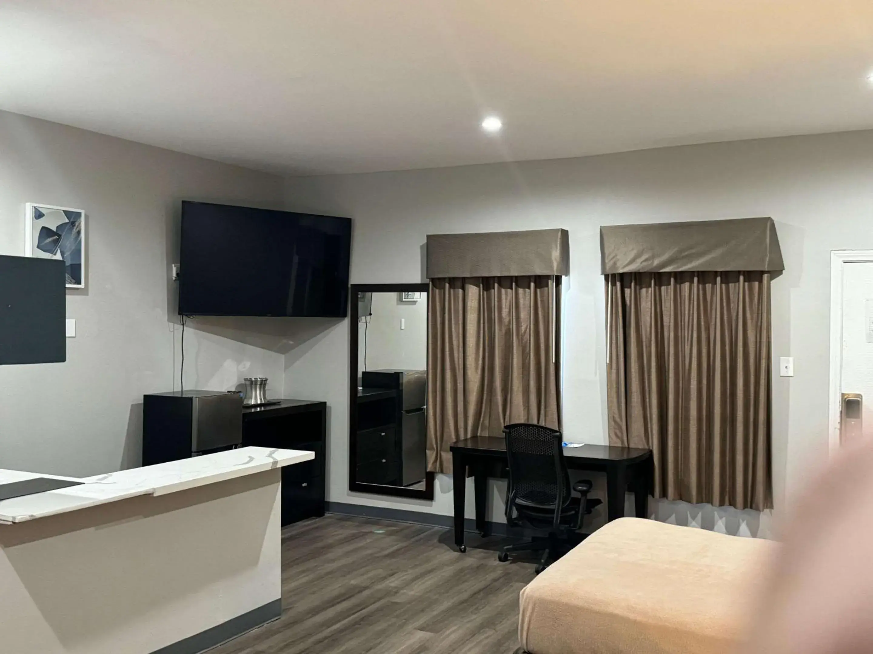 Bedroom, Bed in Rodeway Inn El Cajon - San Diego East Bedroom, Bed in Rodeway Inn El Cajon - San Diego East