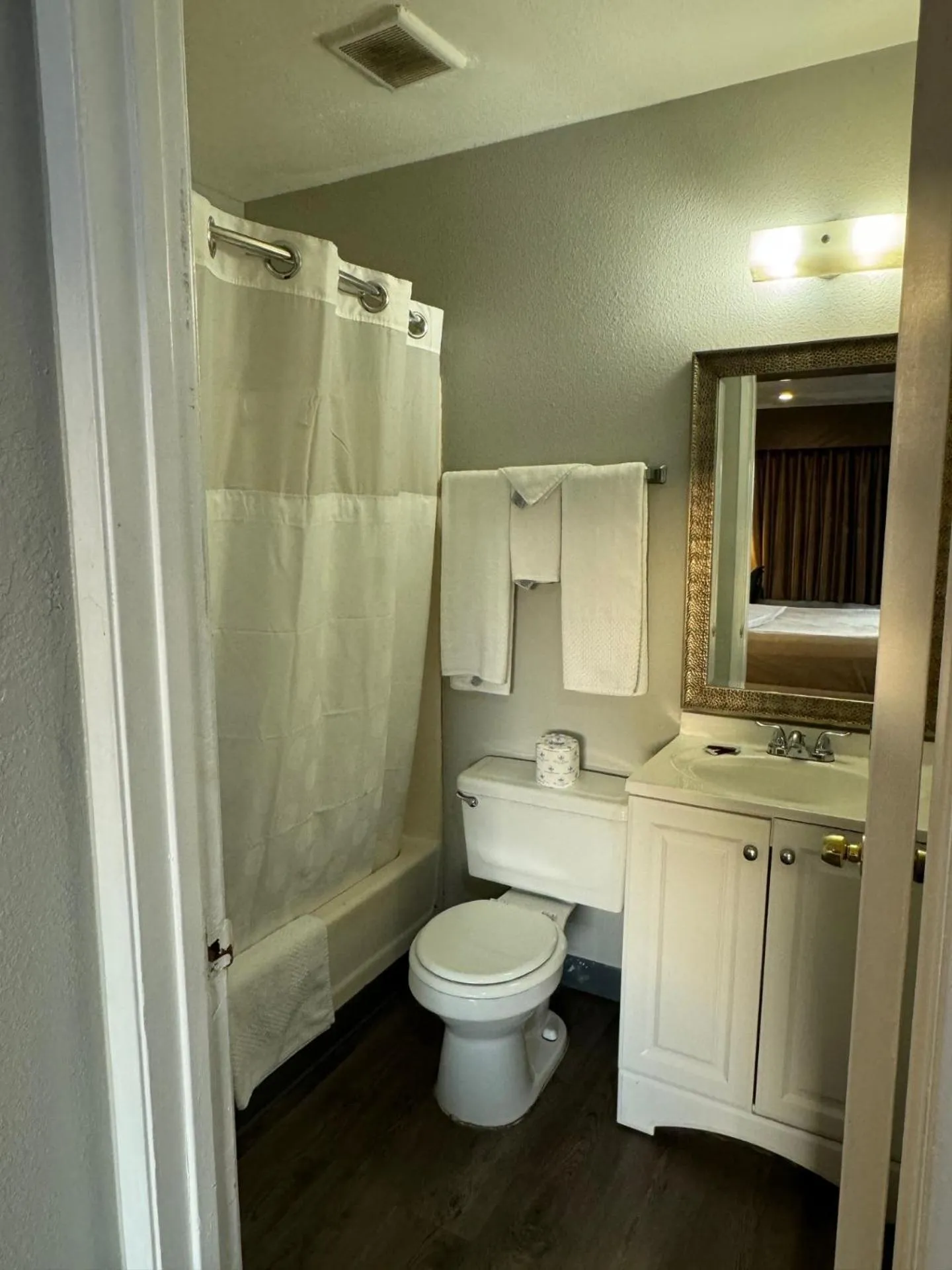 Shower in Rodeway Inn El Cajon - San Diego East