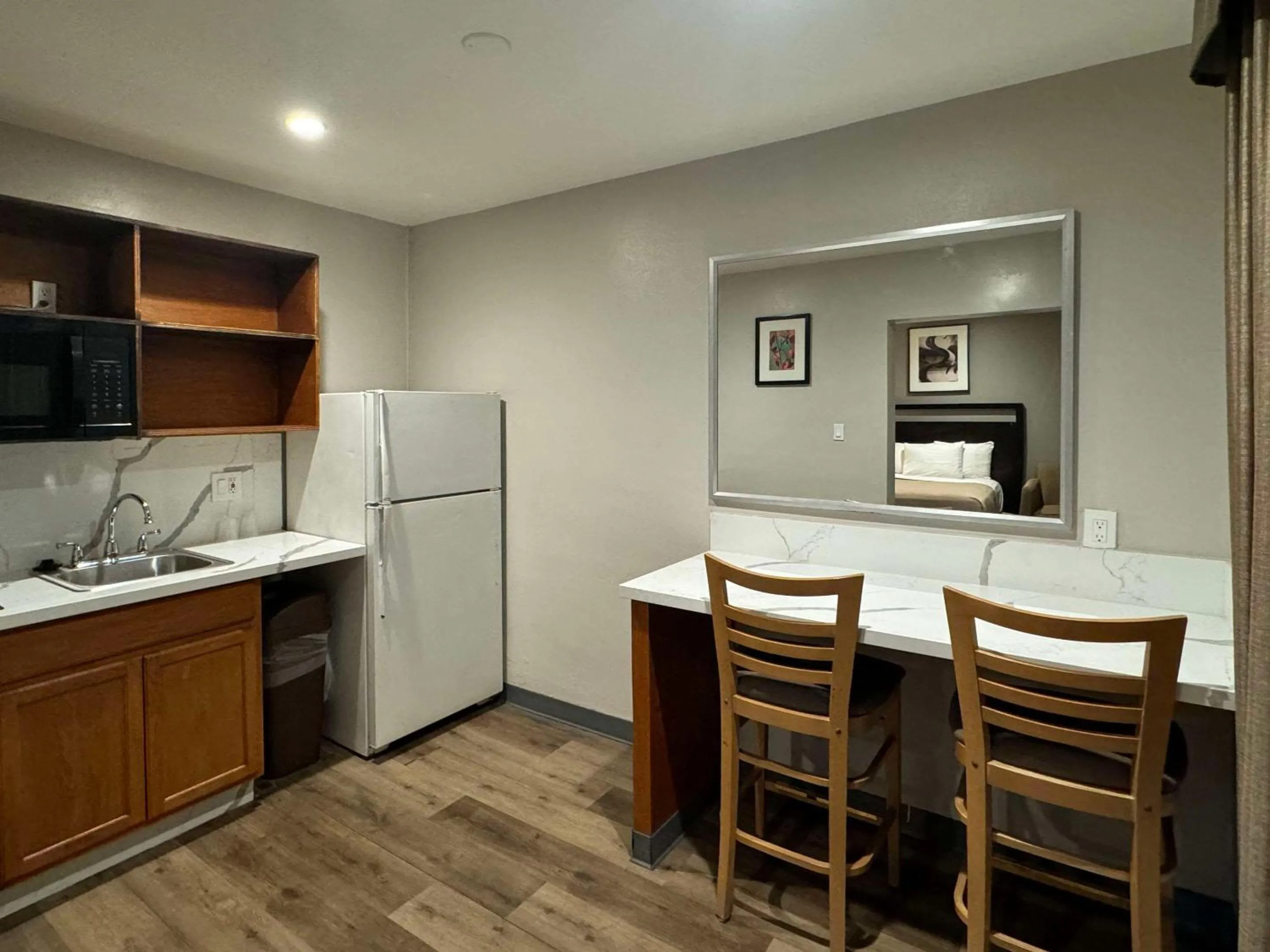 Bedroom in Rodeway Inn El Cajon - San Diego East