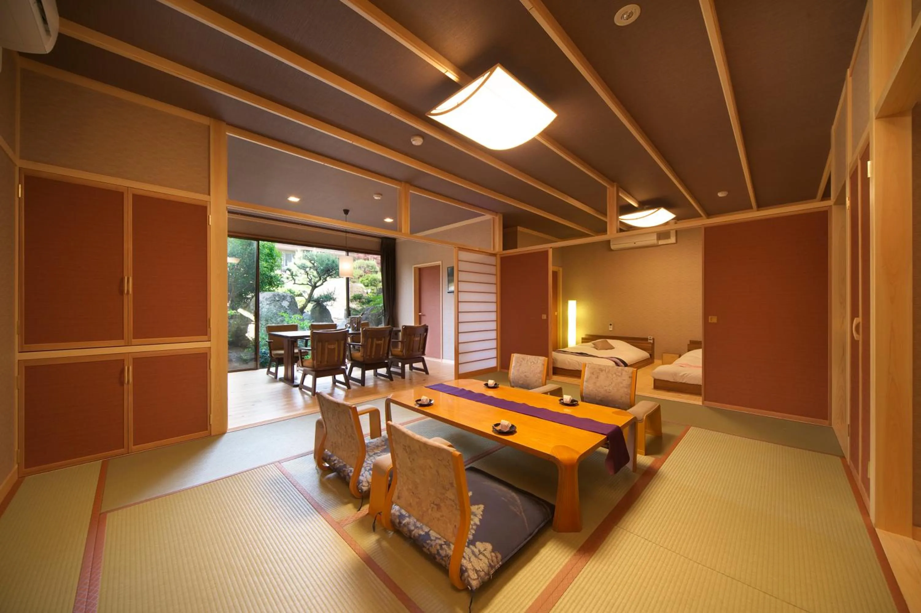 Dining area in Meitei no Yado Hotel Koshien