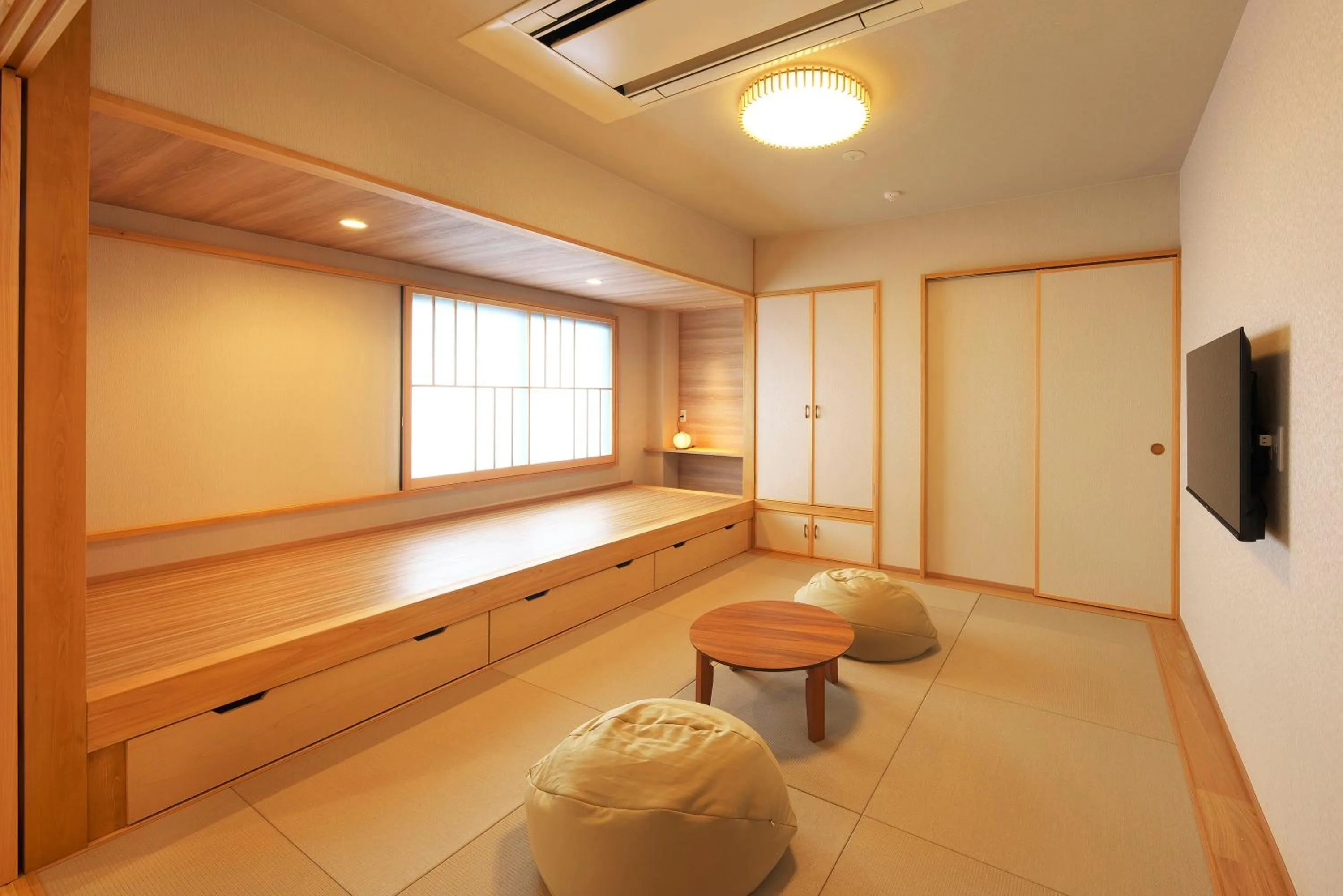 Evening entertainment in Meitei no Yado Hotel Koshien