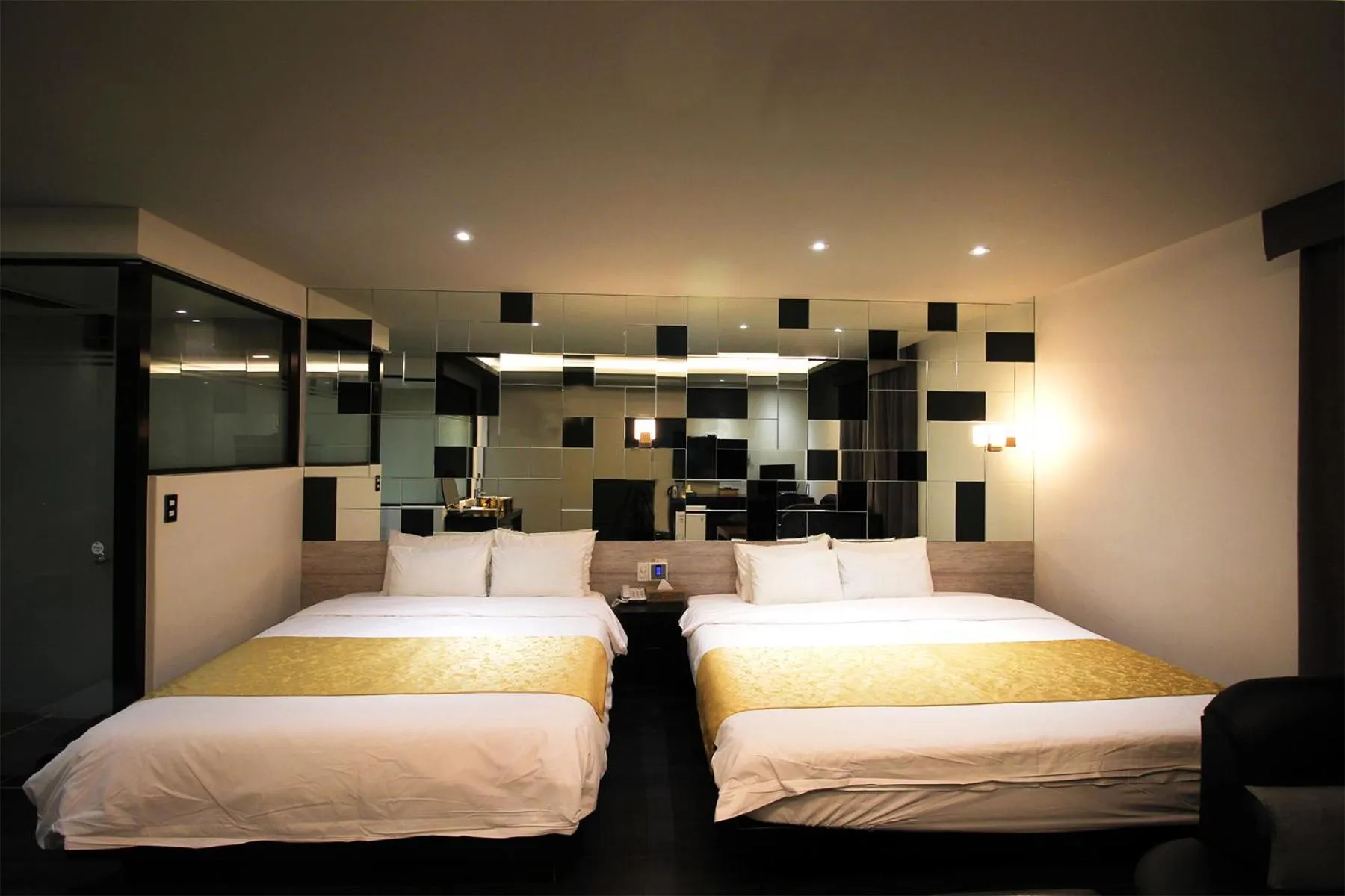 Bed in Seattle B Hotel