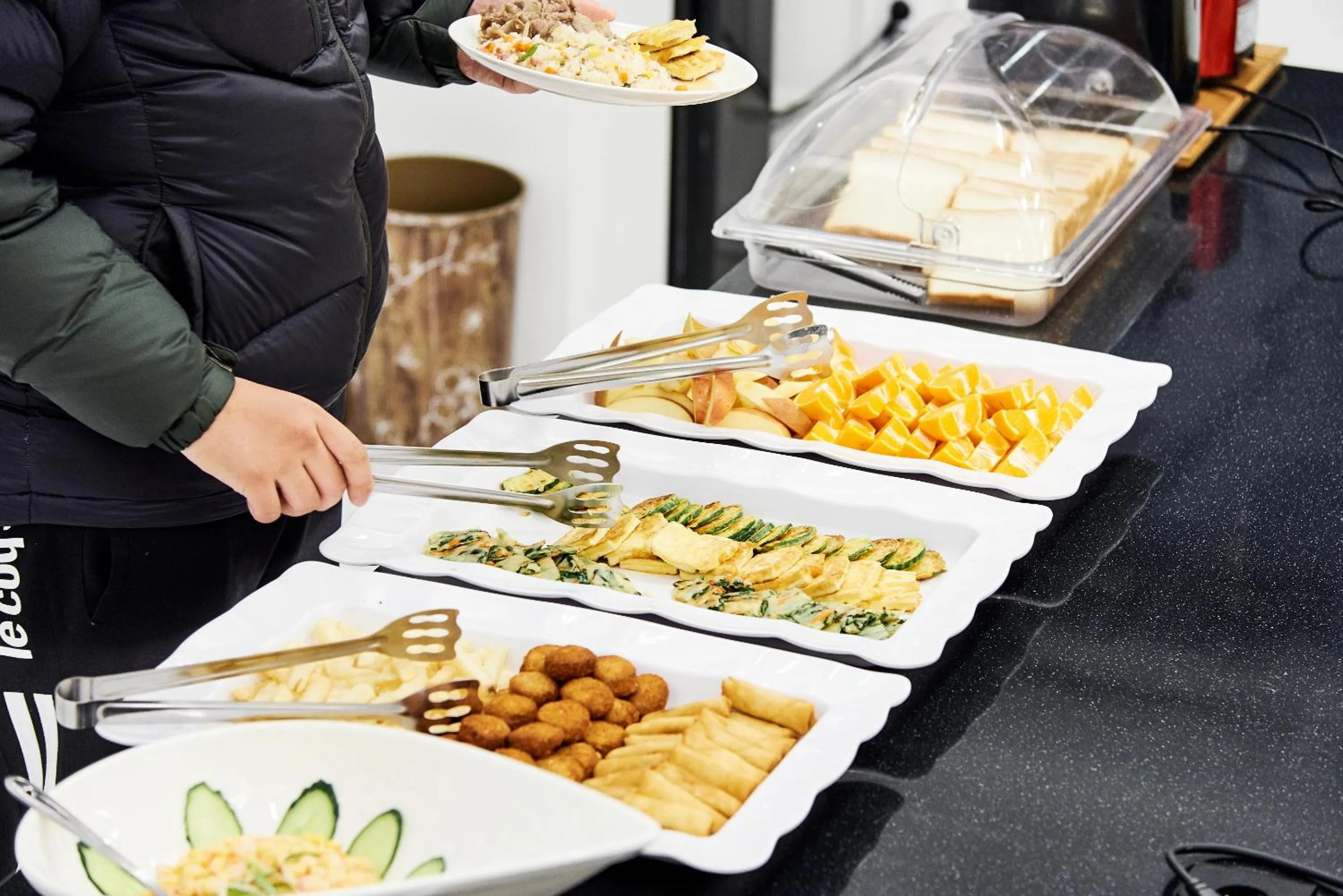 Buffet breakfast in Seattle B Hotel