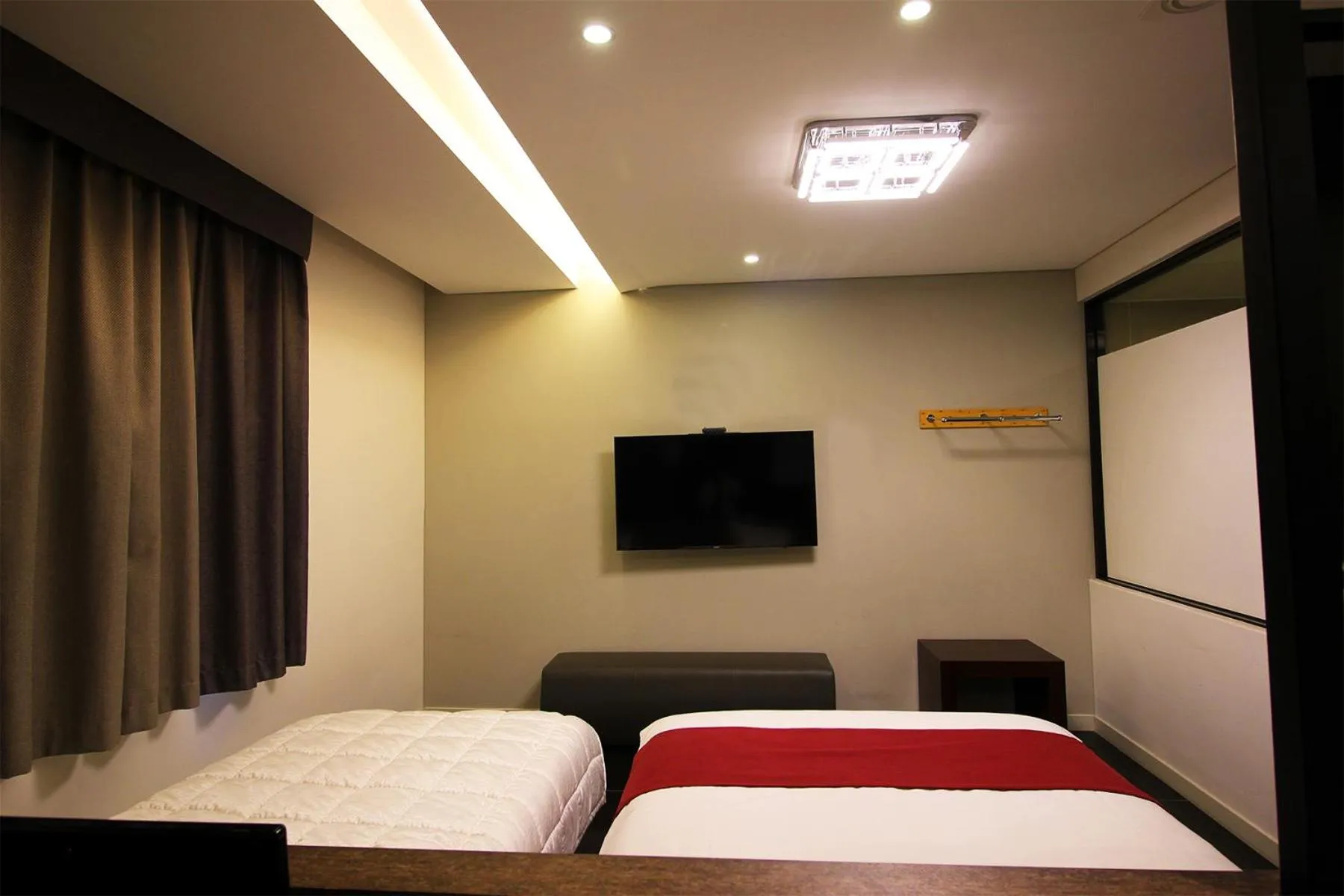 Bed in Seattle B Hotel