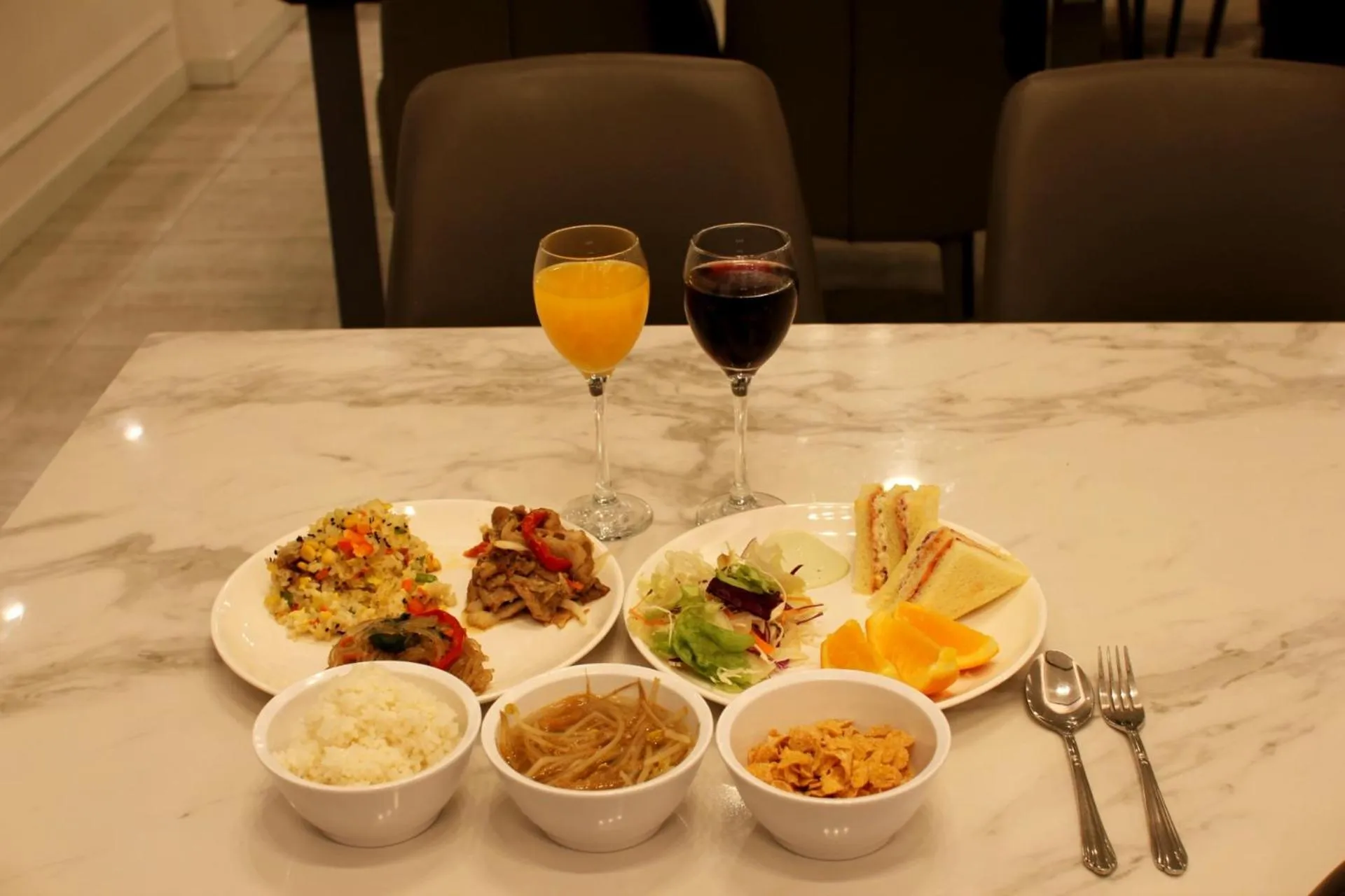 Restaurant/places to eat in Seattle B Hotel