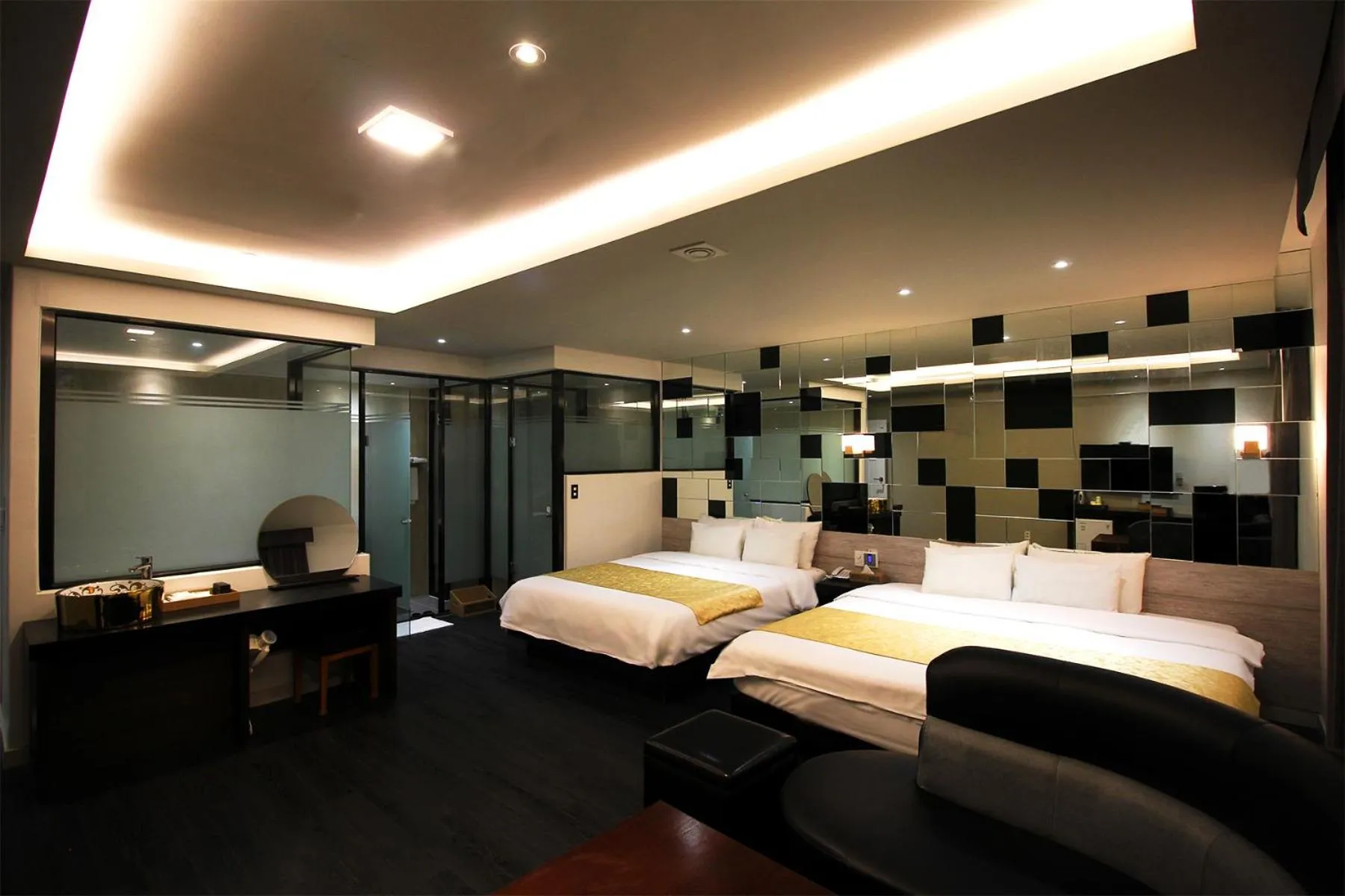 Bed in Seattle B Hotel