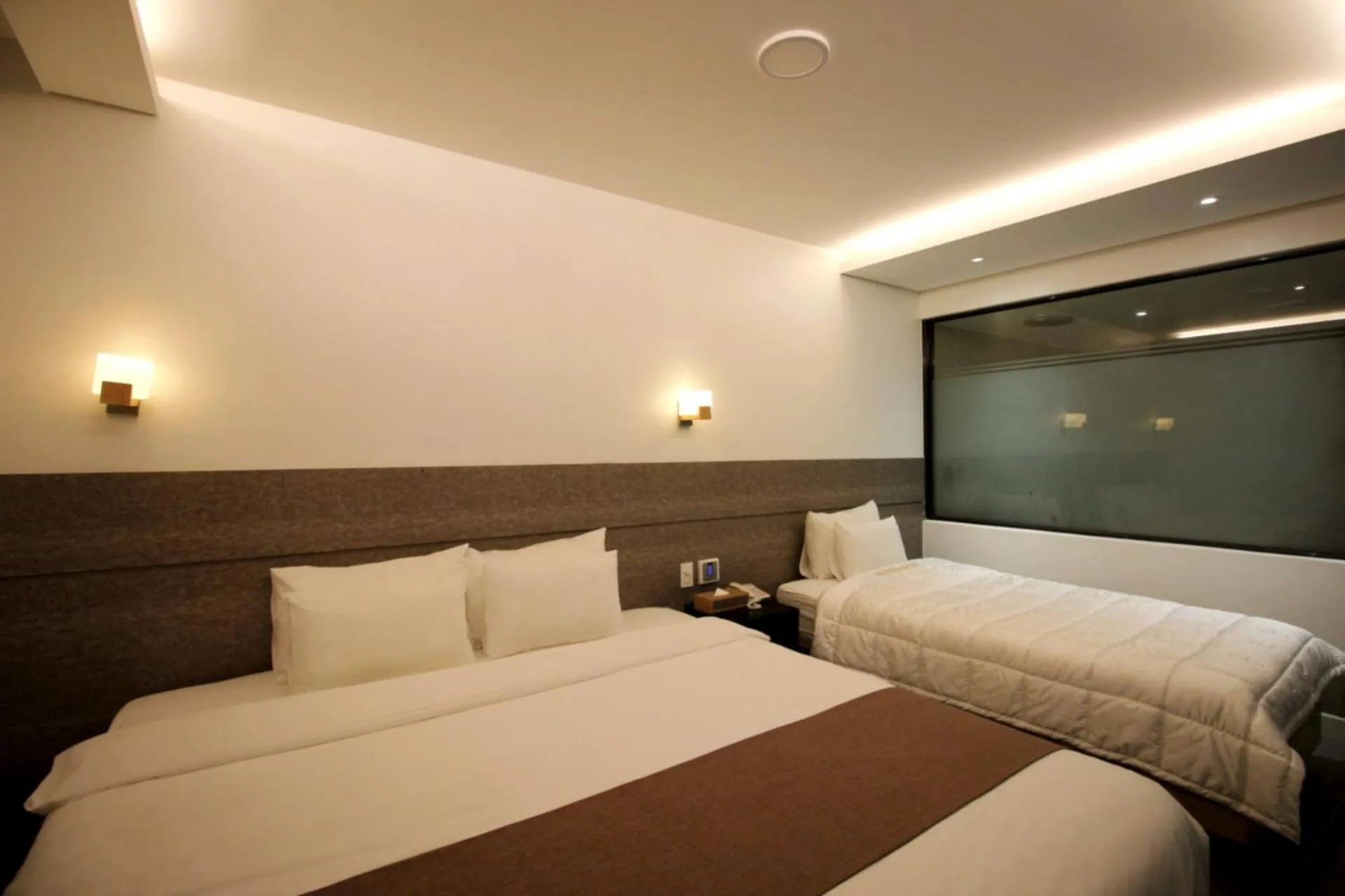 Bed in Seattle B Hotel