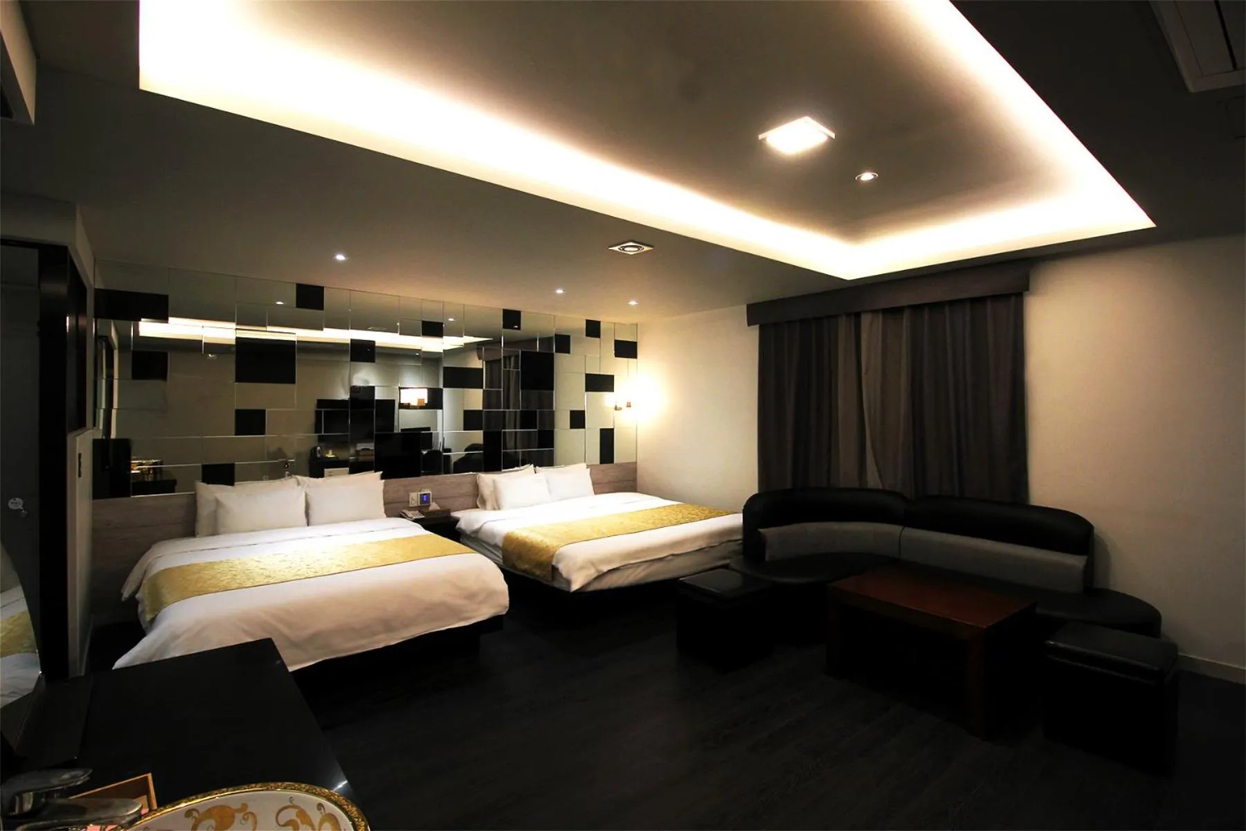 Bed in Seattle B Hotel