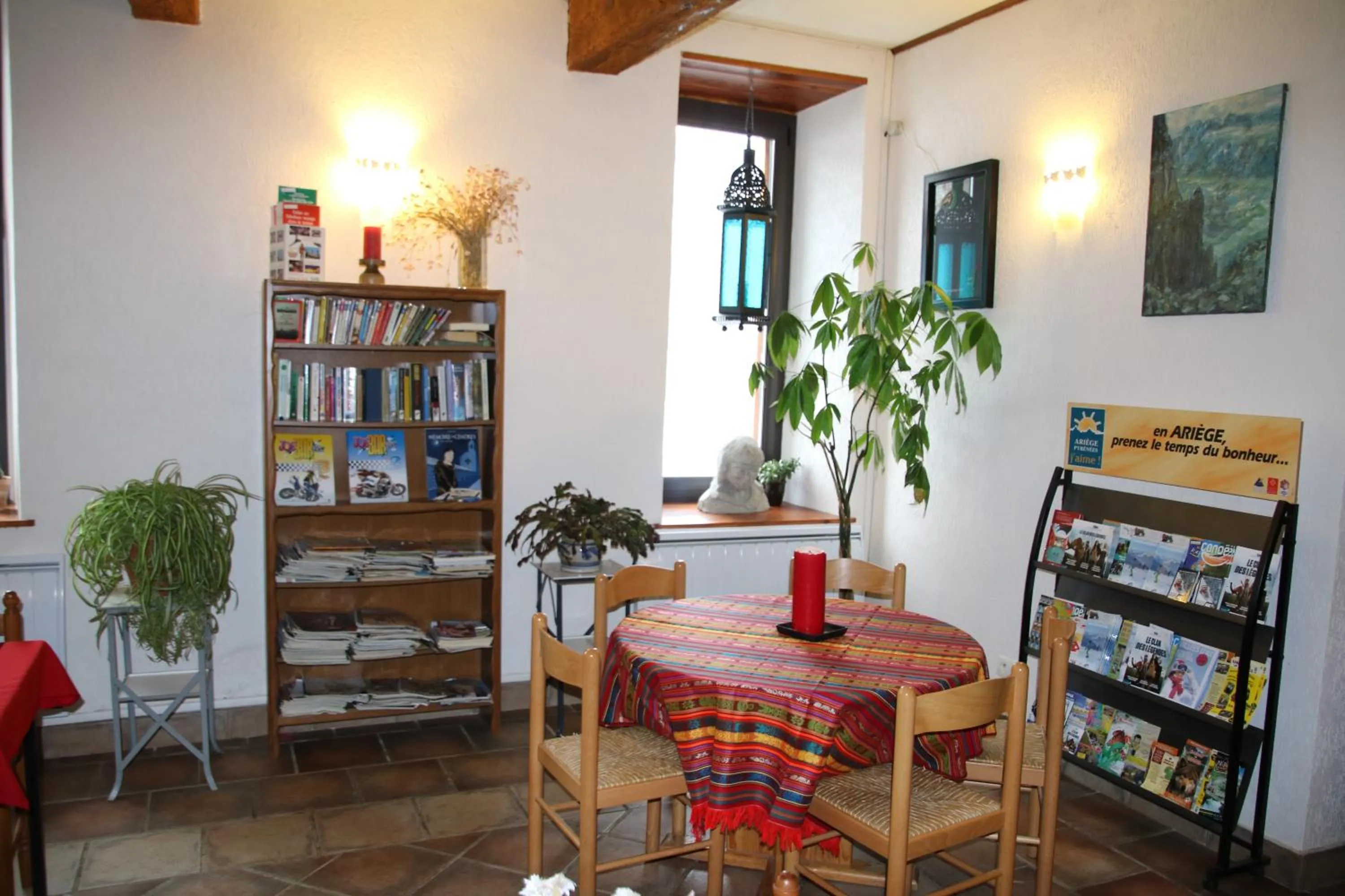 Communal lounge/ TV room in Gite et camping Ascou La Forge