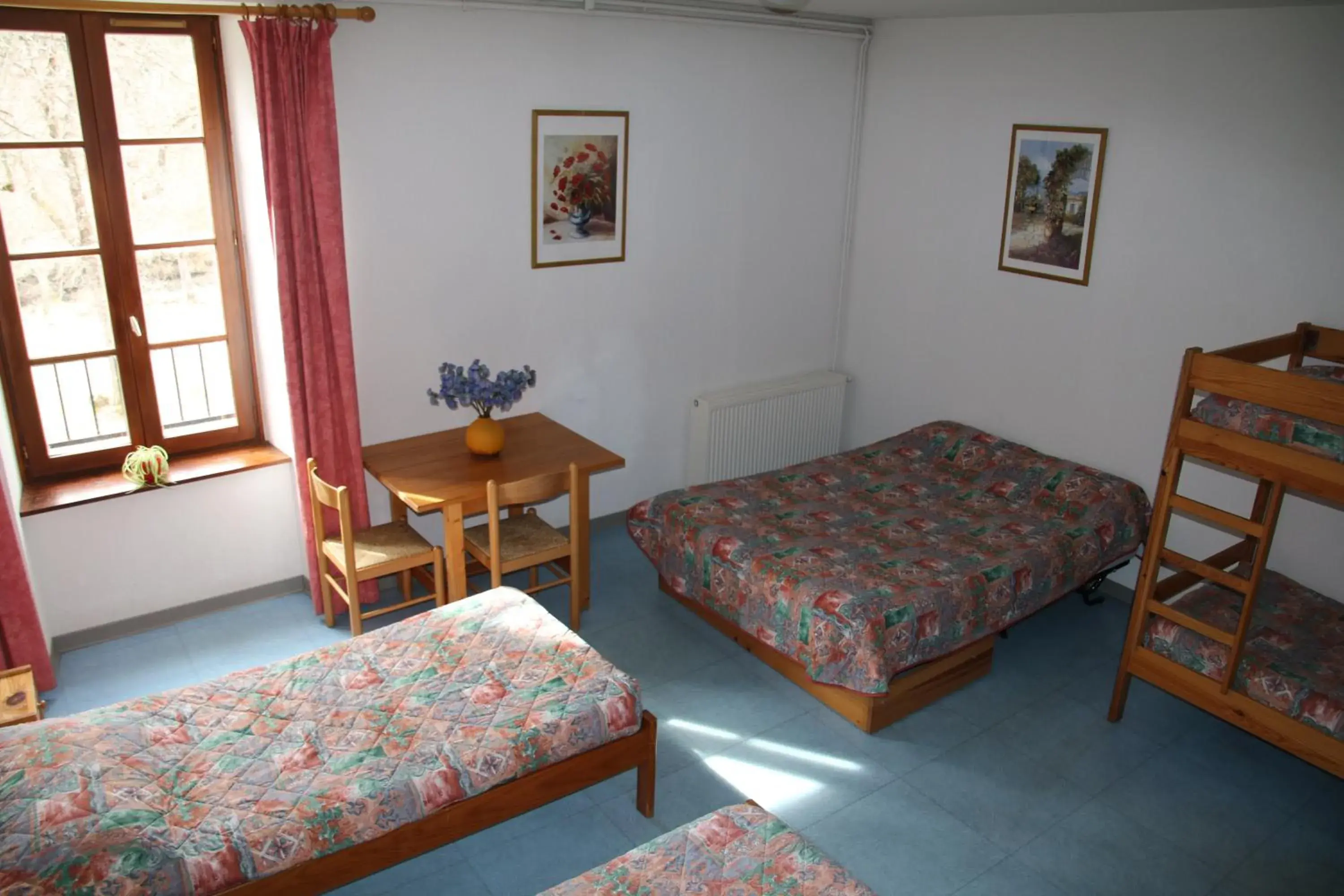 Mixed Dormitory Room in Gite et camping Ascou La Forge Mixed Dormitory Room in Gite et camping Ascou La Forge