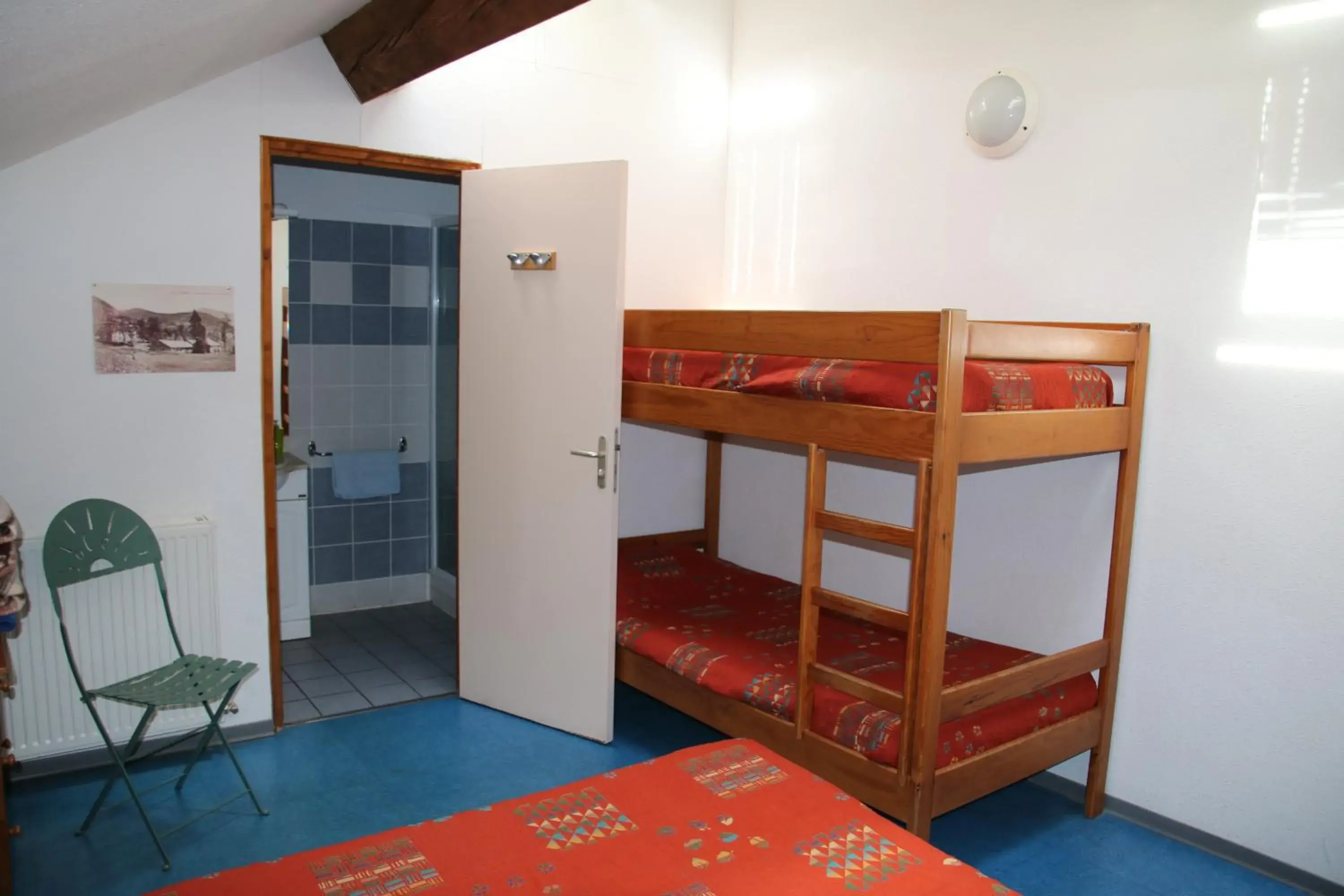 Quadruple Room with Private Bathroom in Gite et camping Ascou La Forge Quadruple Room with Private Bathroom in Gite et camping Ascou La Forge