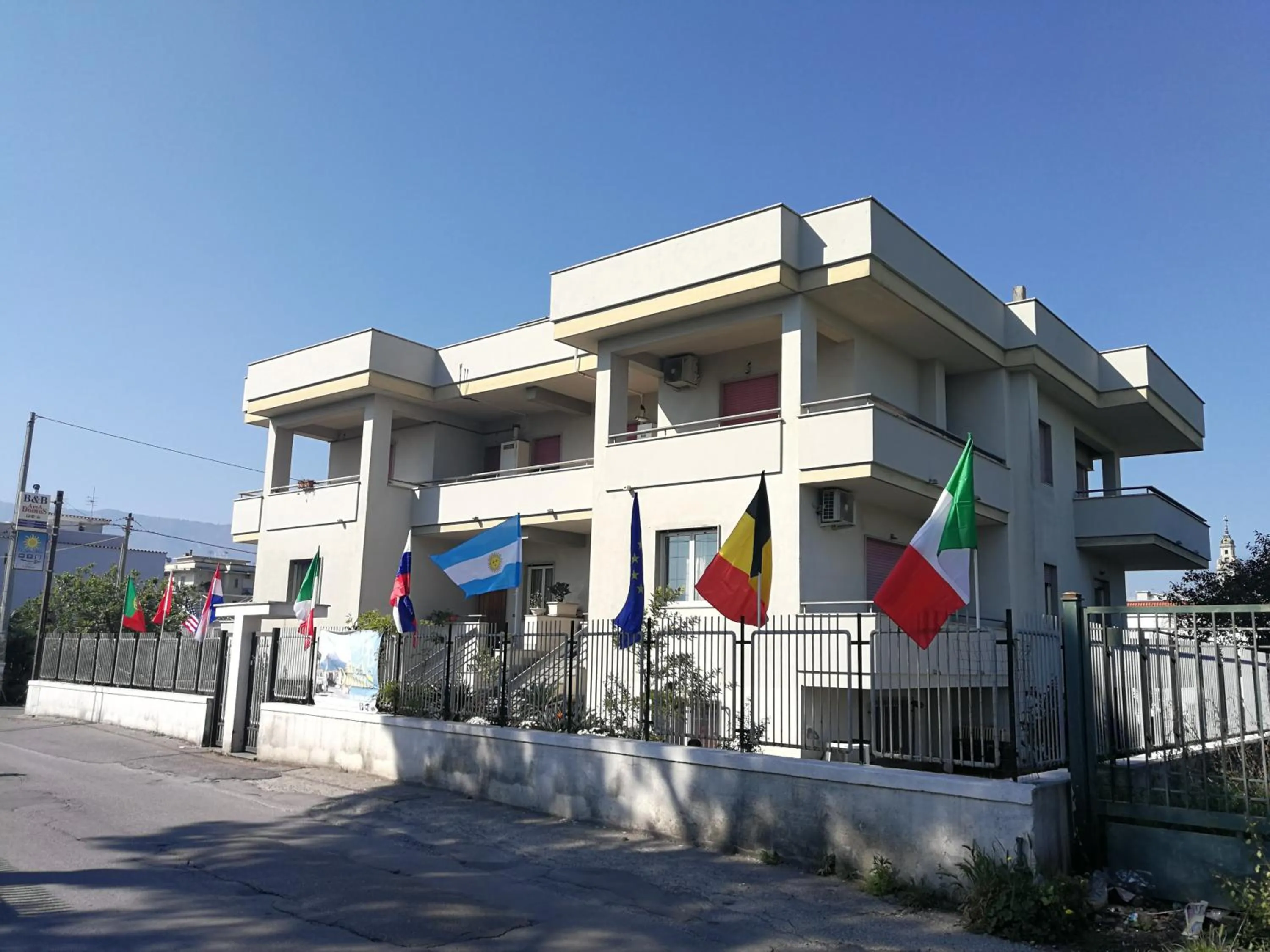 People in AreA DomuS