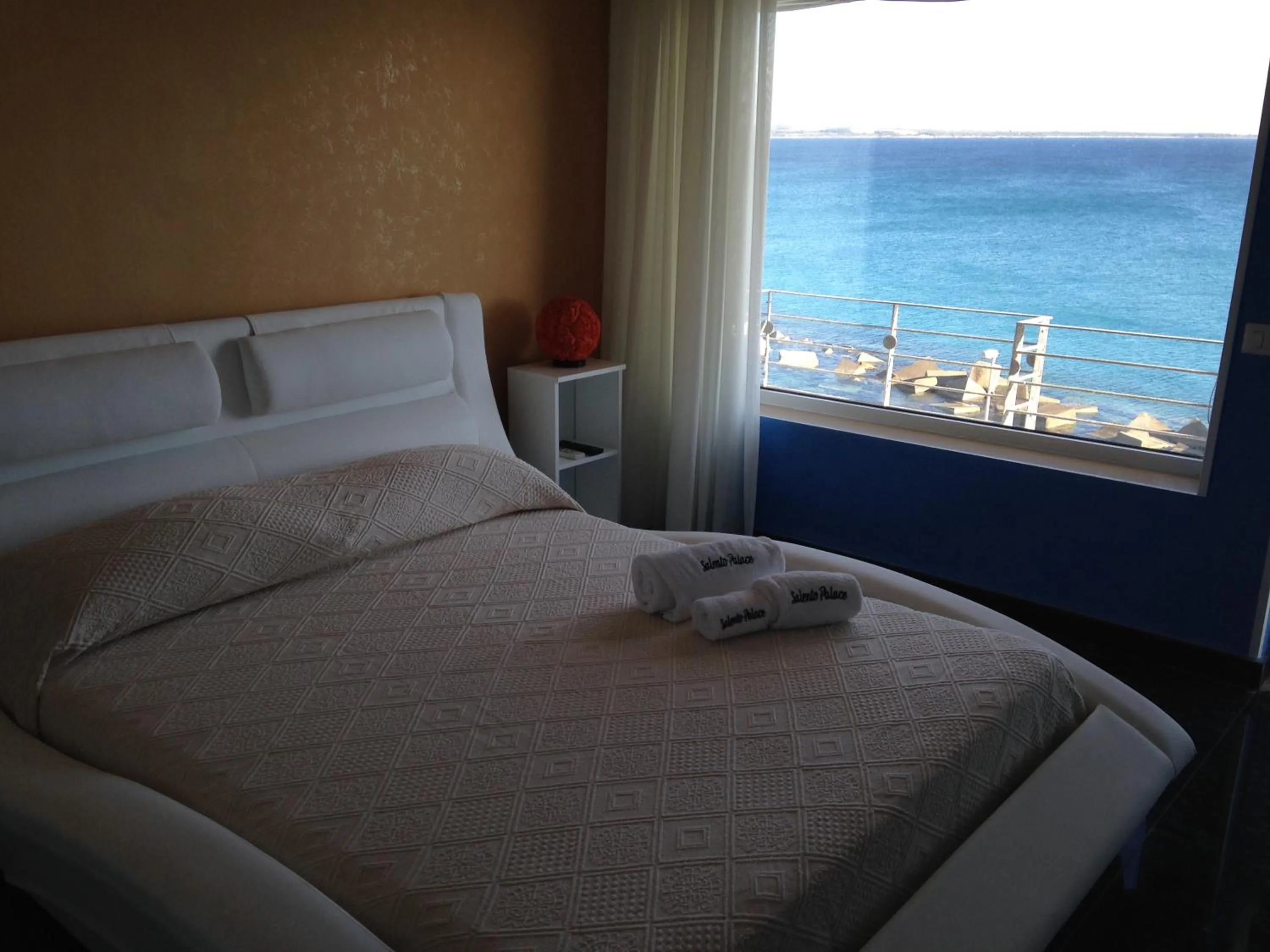 Sea view, Bed in Salento Palace Bed & Breakfast
