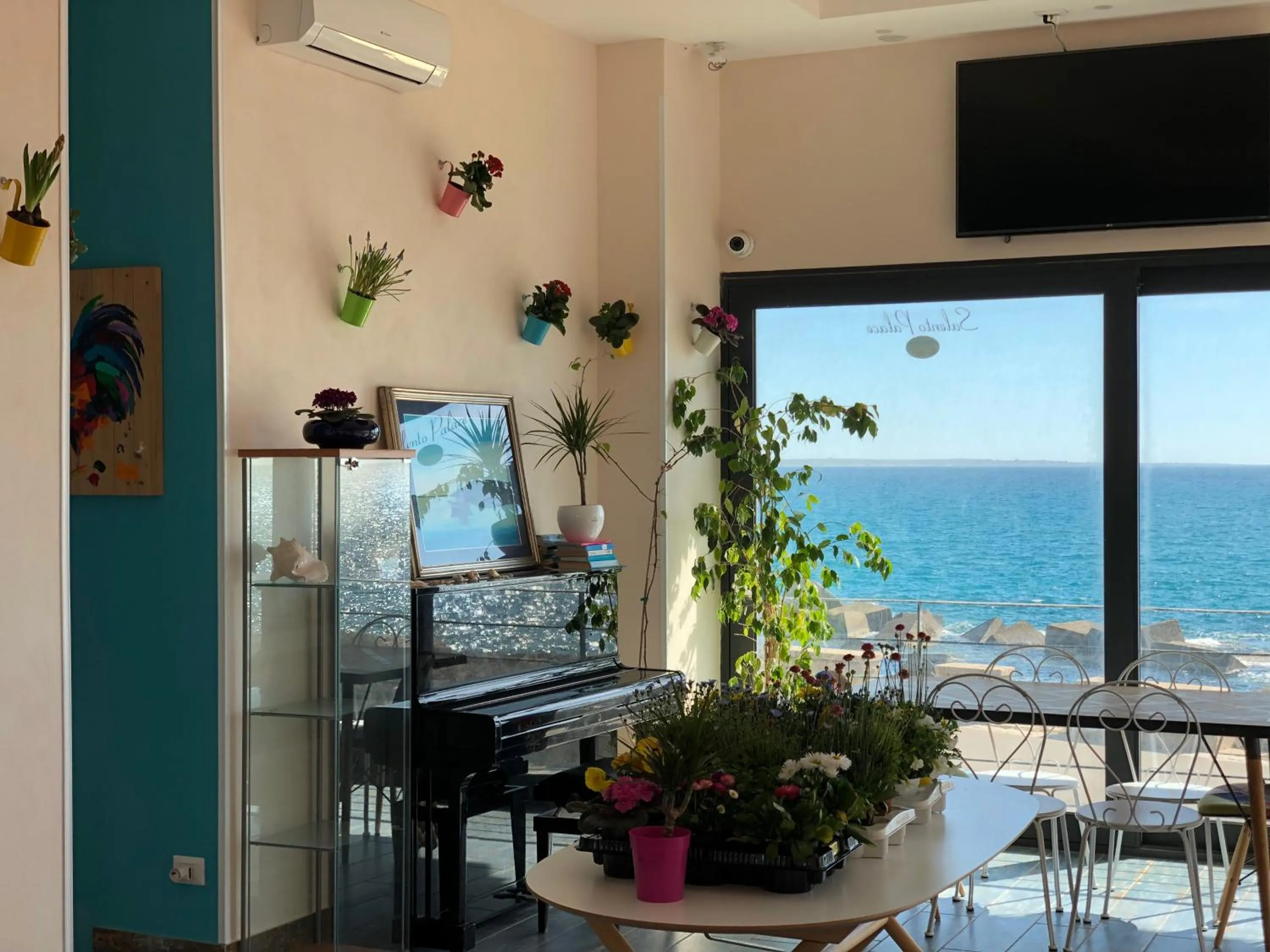 Communal lounge/ TV room in Salento Palace Bed & Breakfast