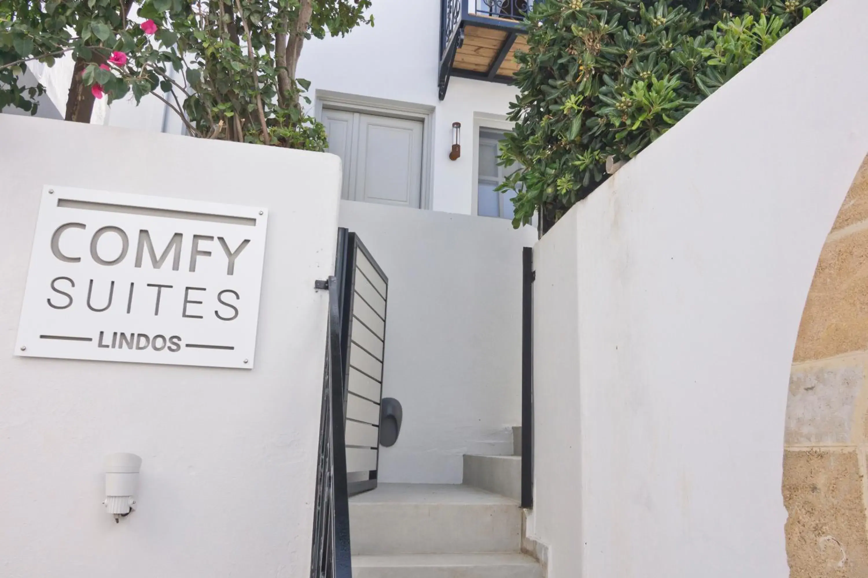 Facade/entrance in Lindos Comfy Suites Facade/entrance in Lindos Comfy Suites
