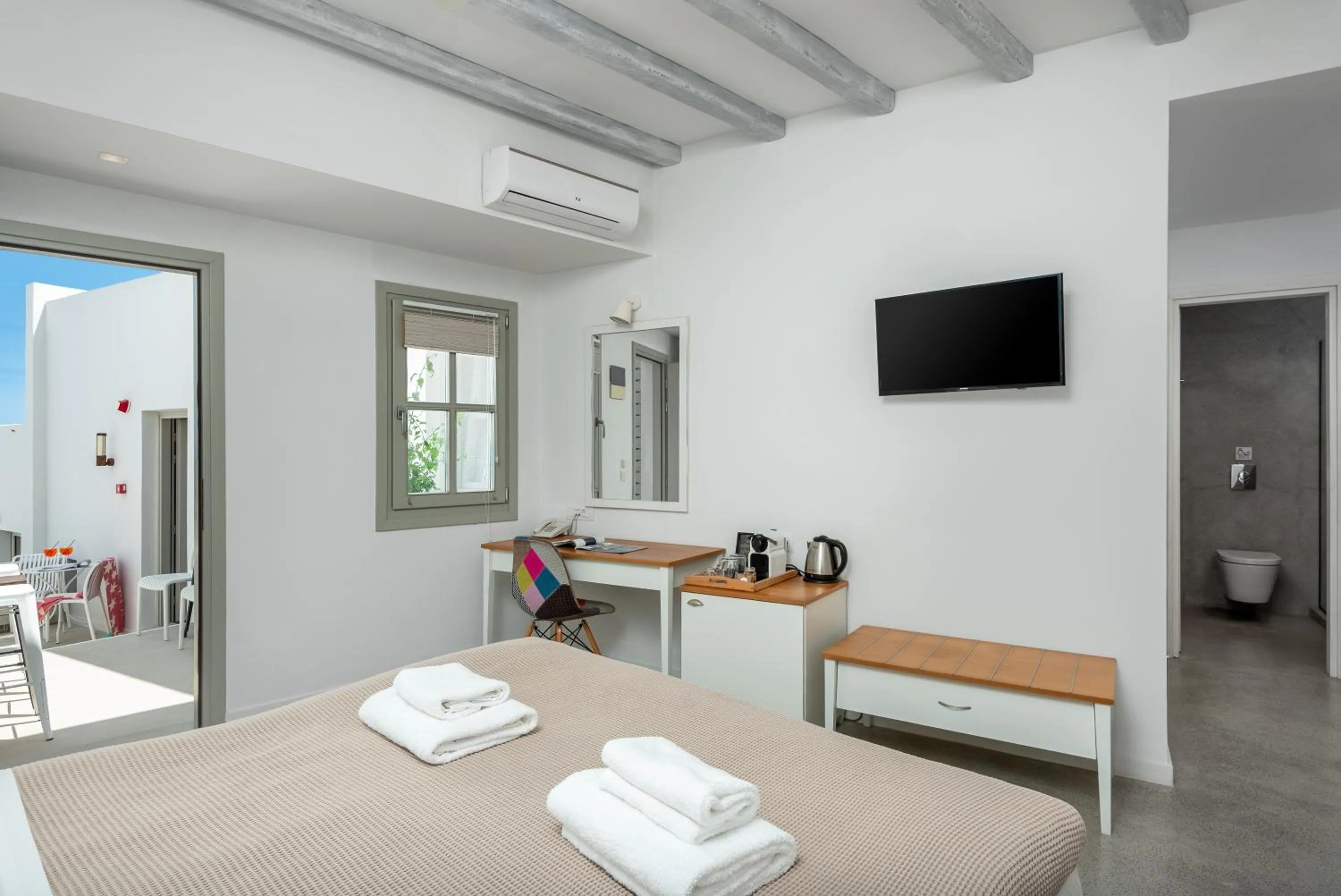 Coffee/tea facilities, Bed in Lindos Comfy Suites