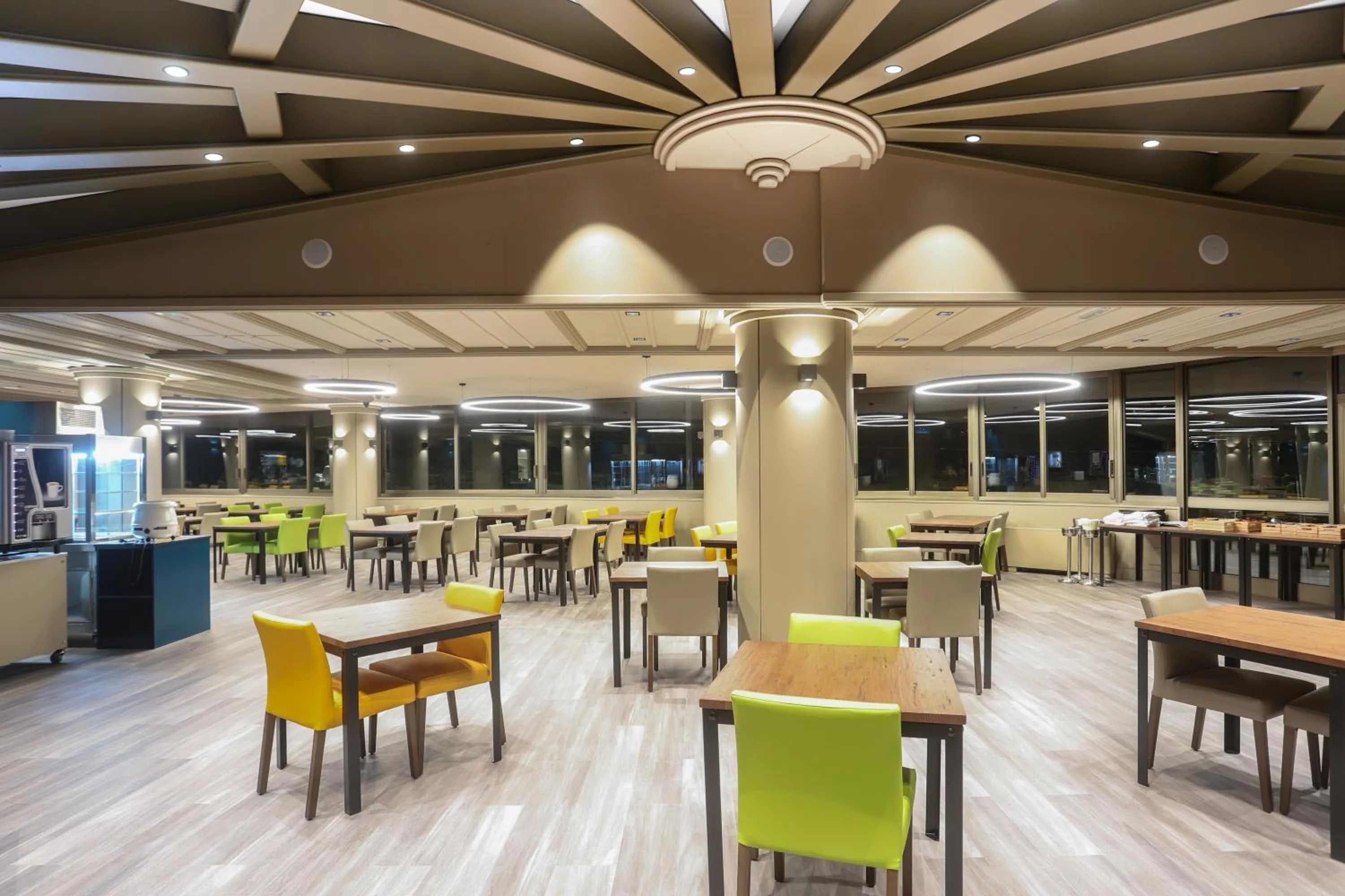 Restaurant/places to eat in Hotel Panorama