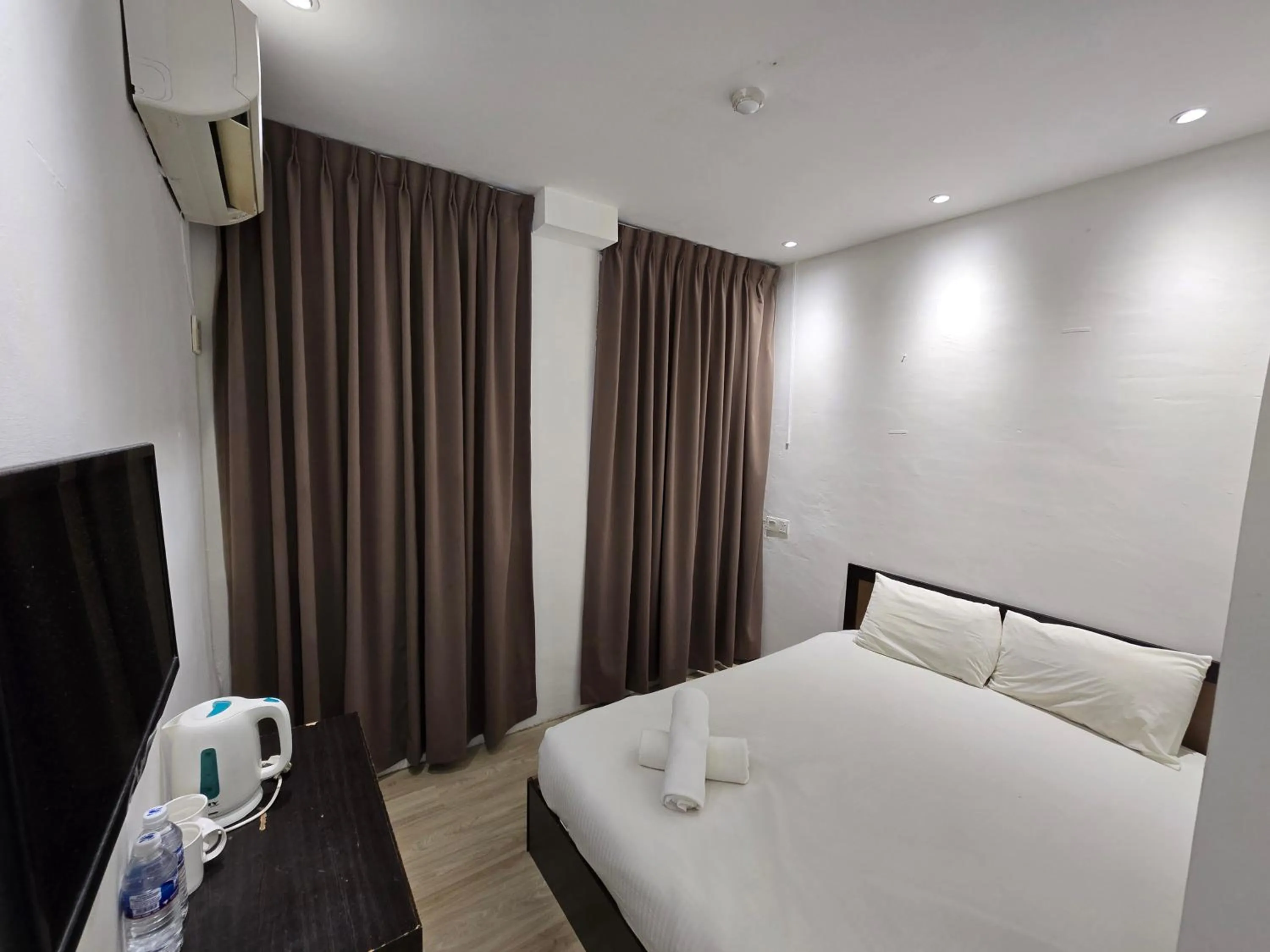 Bed in One Point Inn King Centre