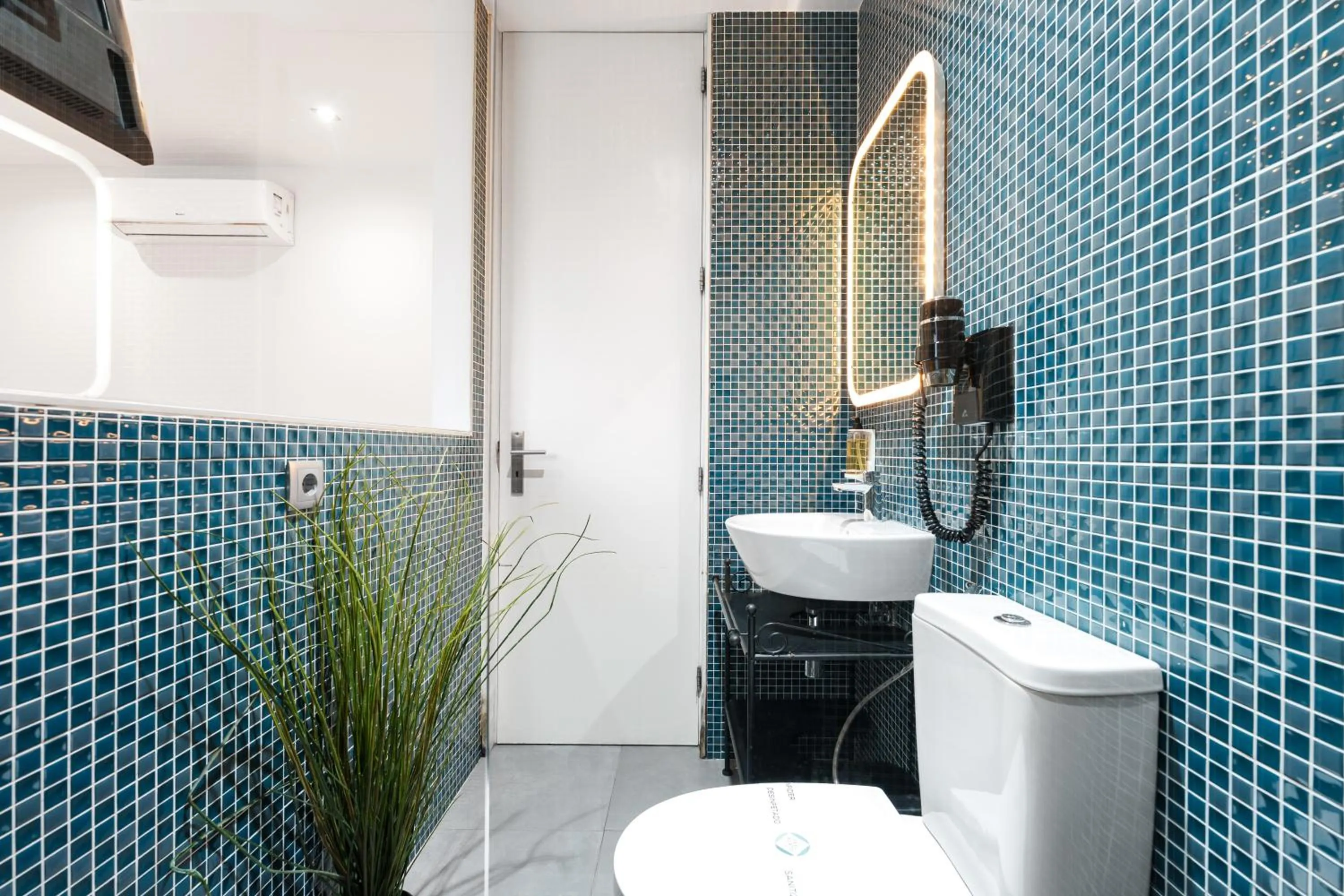 Shower in Feel Porto Vintage Townhouses