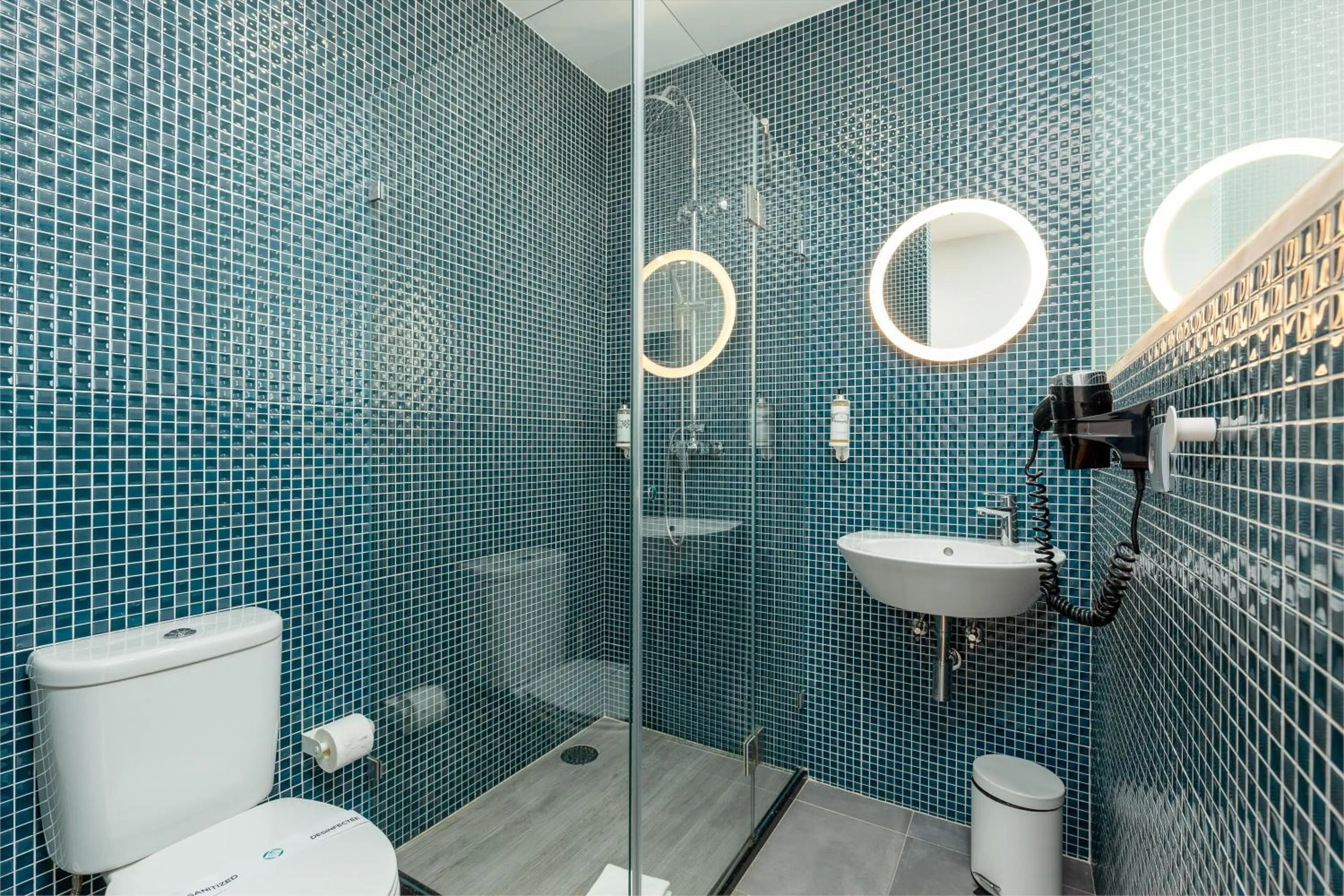 Shower in Feel Porto Vintage Townhouses