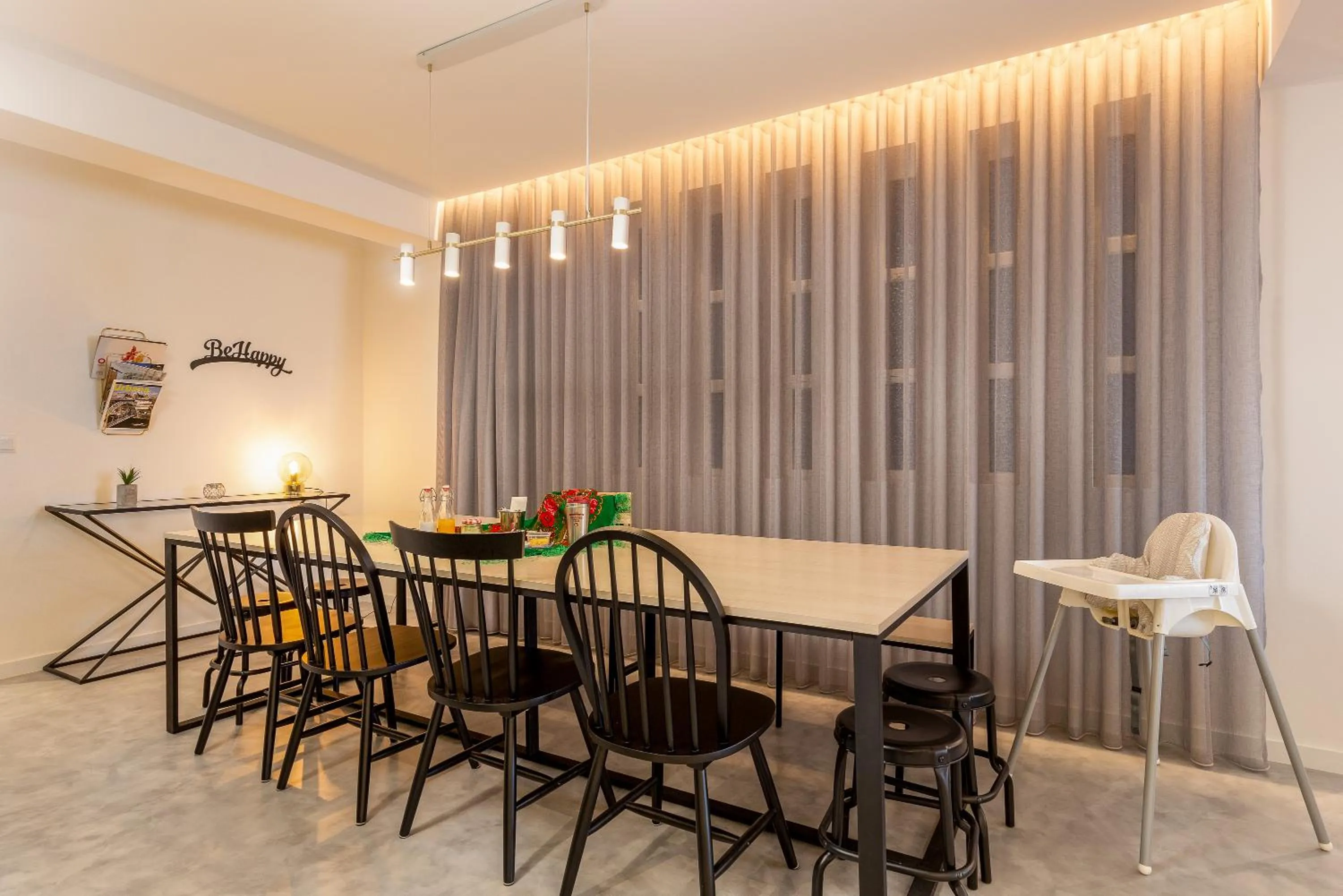 Dining area in Feel Porto Vintage Townhouses