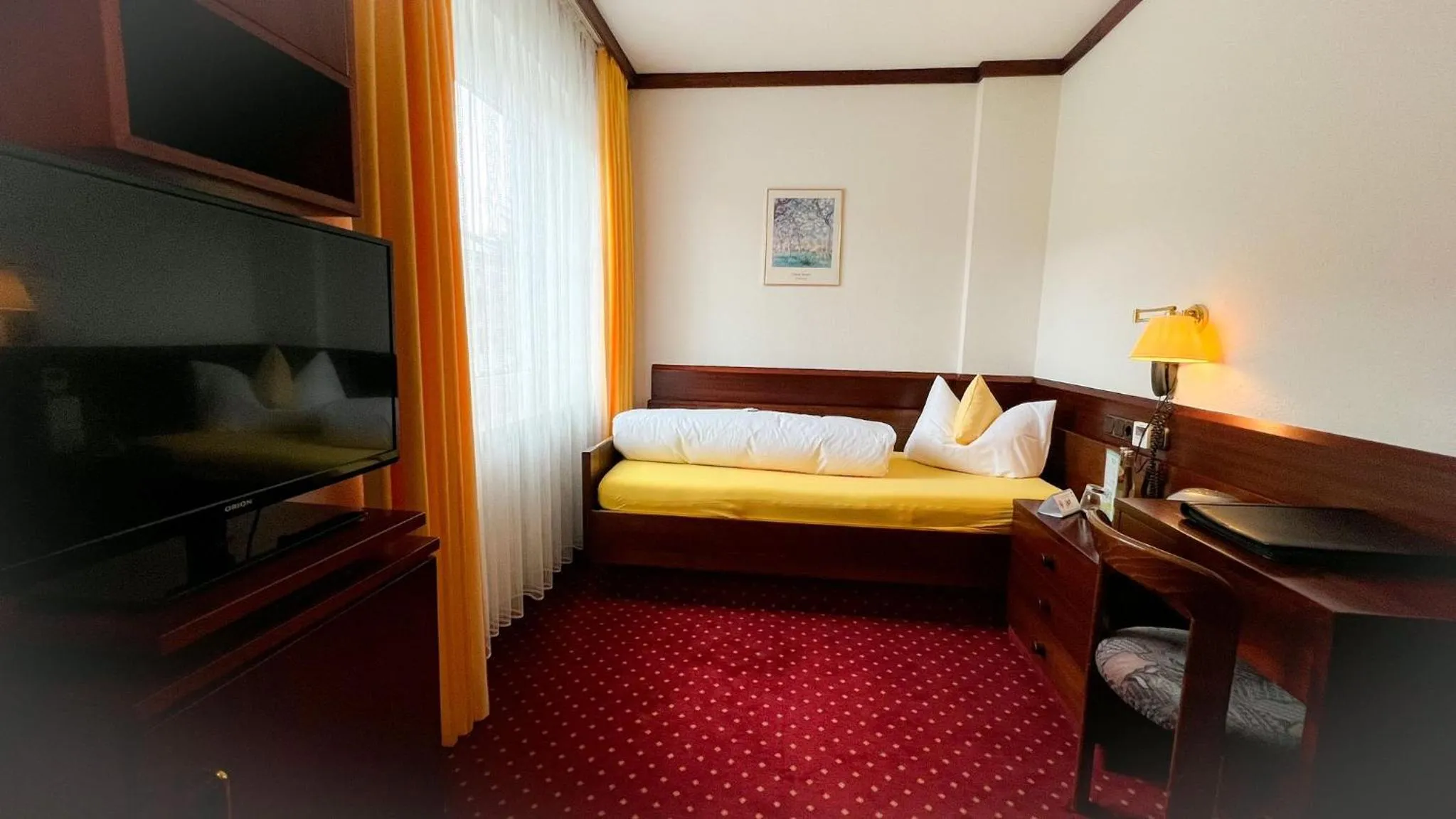 Photo of the whole room, Bed in Kurhotel Wiedenmann