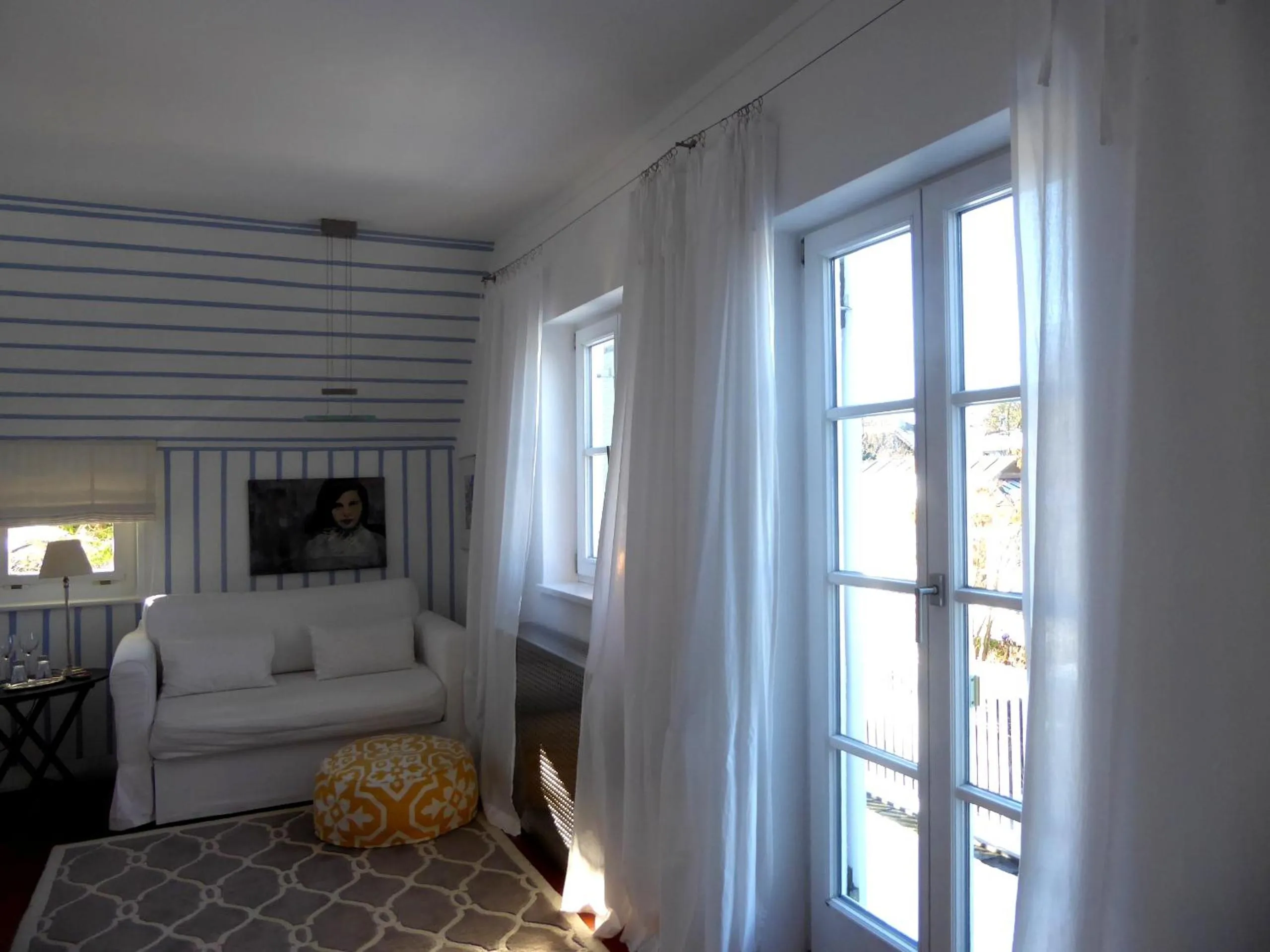 Living room, Bed in Am Eichholz Galerie & Art-Hotel