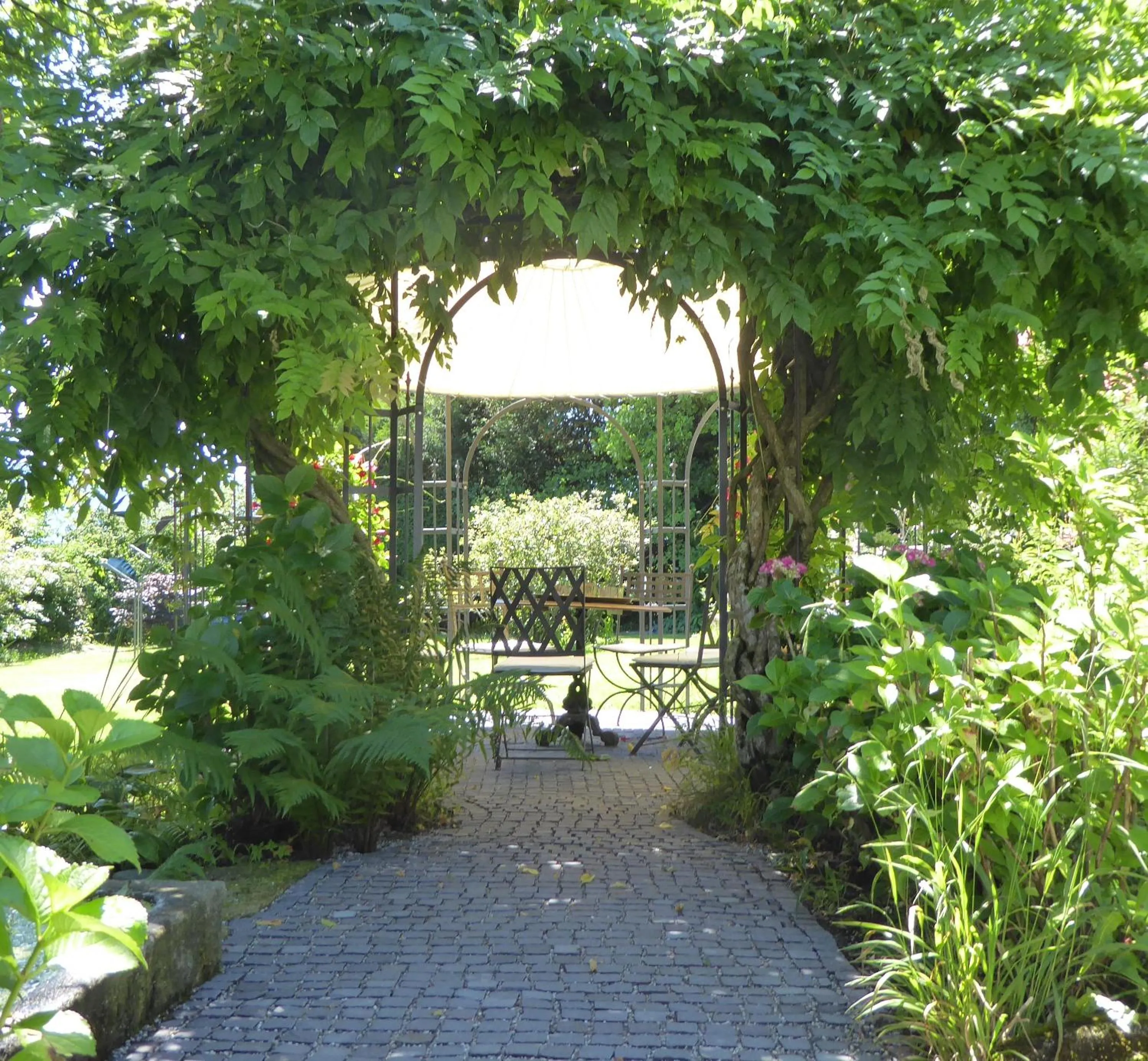 Spring in Am Eichholz Galerie & Art-Hotel